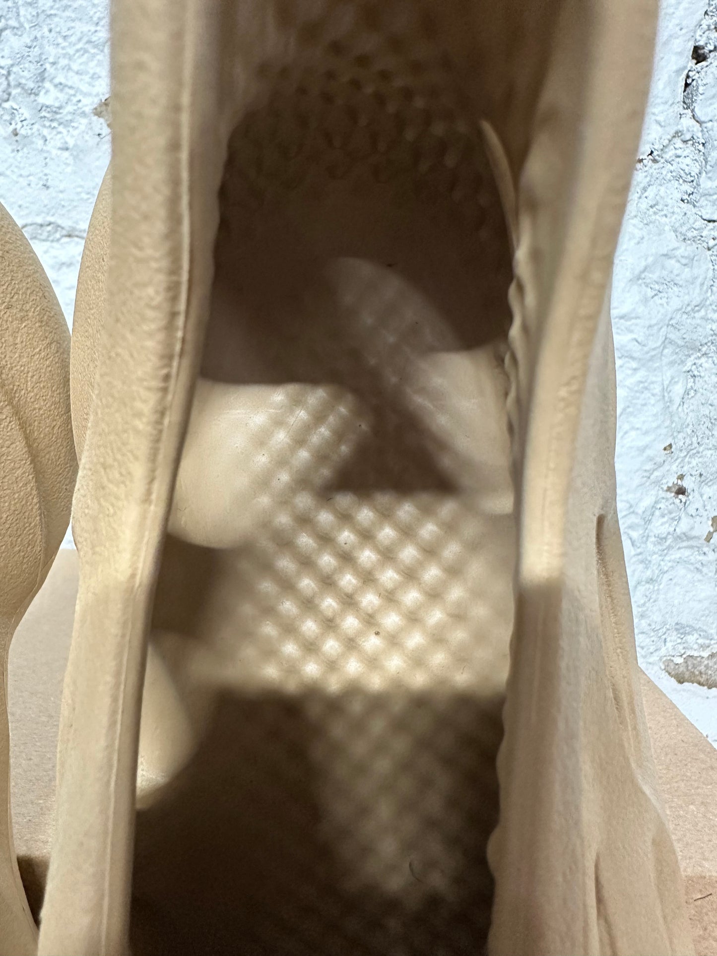 Yeezy Foam RNNR Ochre Sz 8