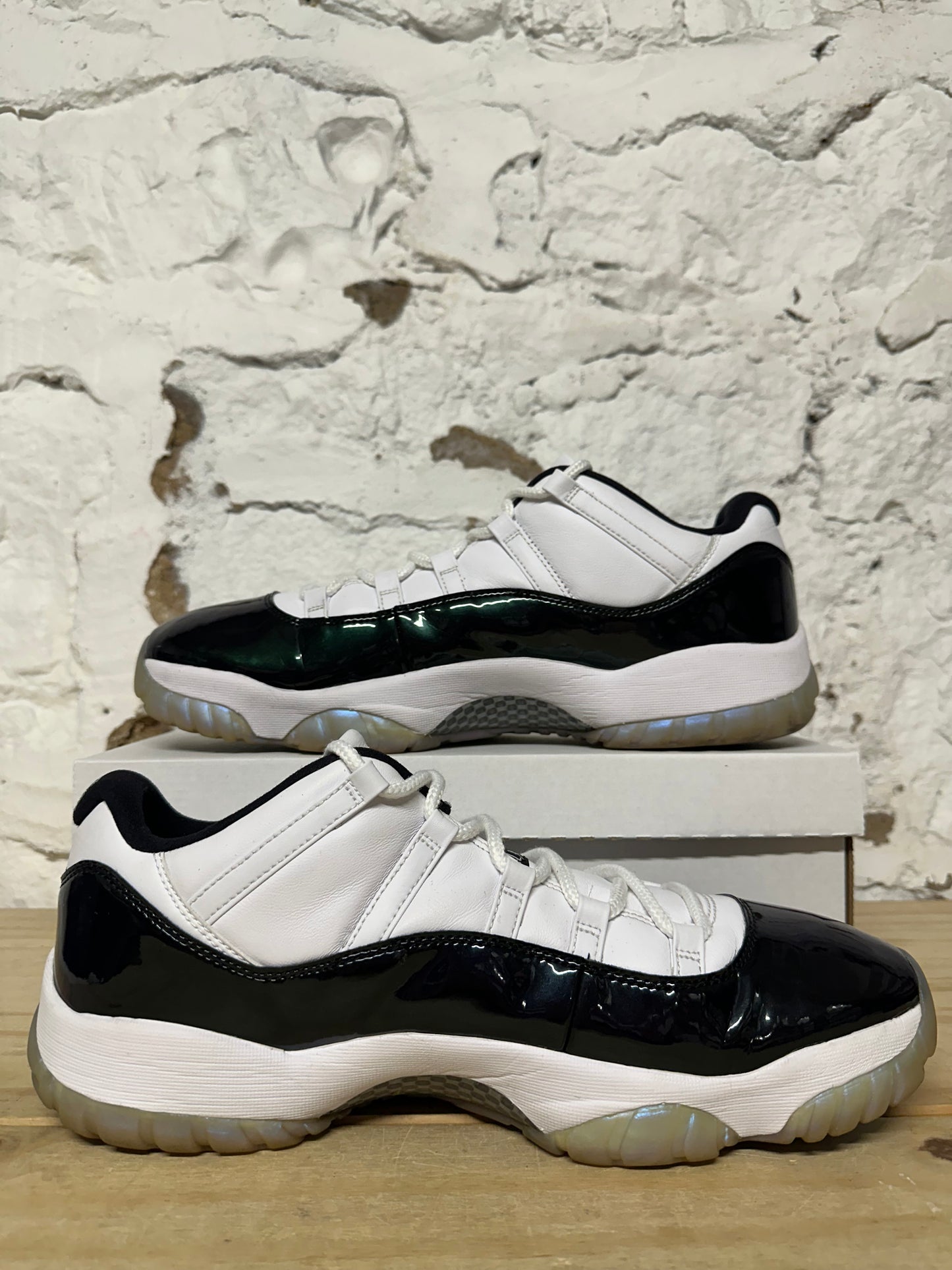 Air Jordan 11 Low Emerald Sz 14