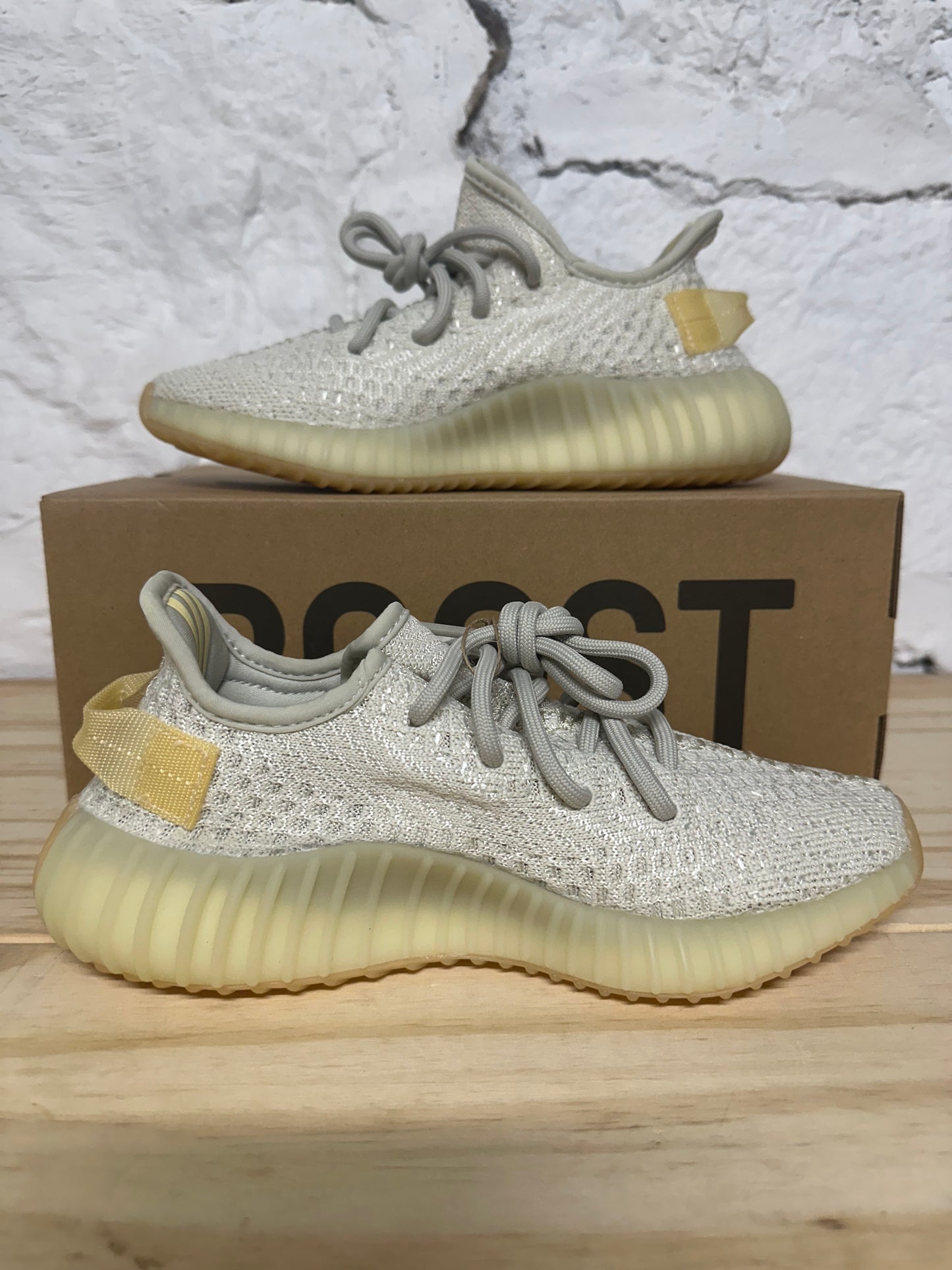 Yeezy 350 V2 Light Sz 4 DS