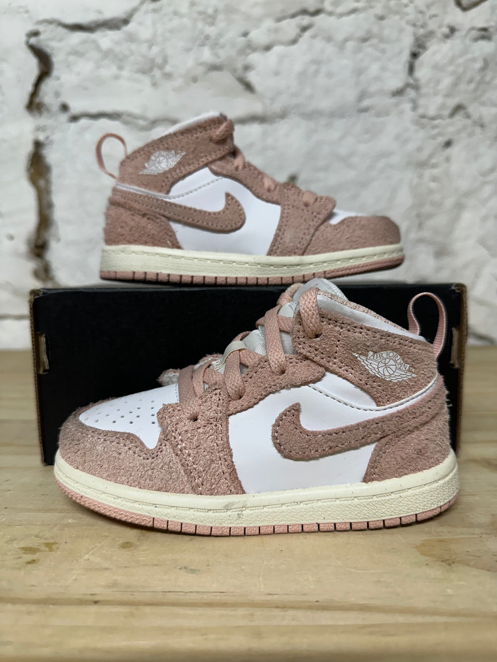 Air Jordan 1 Mid Legend Pink Sz 8C