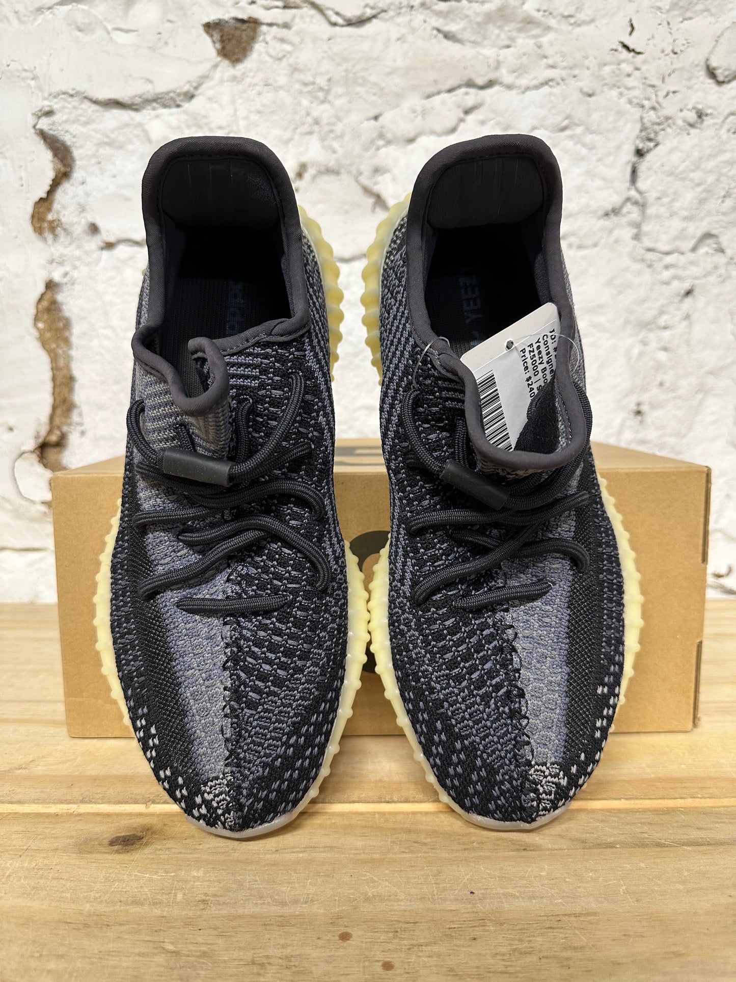 Yeezy 350 V2 Carbon Sz 8 DS