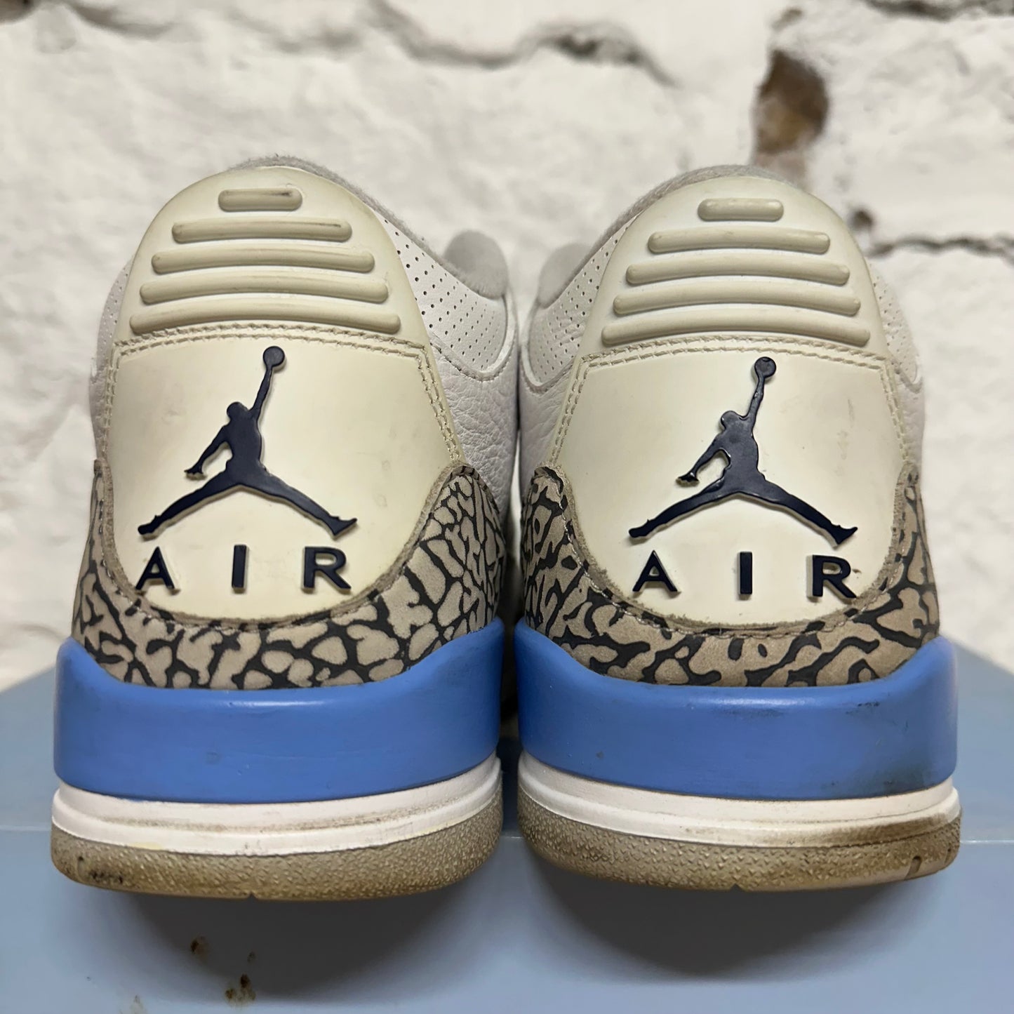 Air Jordan 3 UNC Sz 9.5