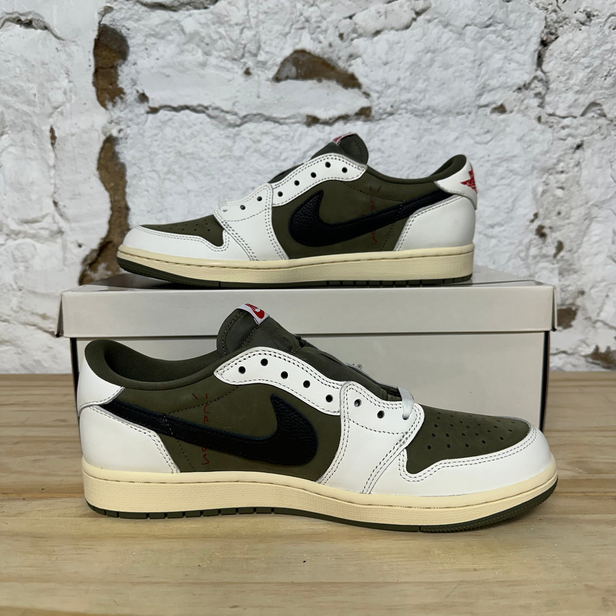 Air Jordan 1 Low Travis Scott Medium Olive Sz 9.5 DS