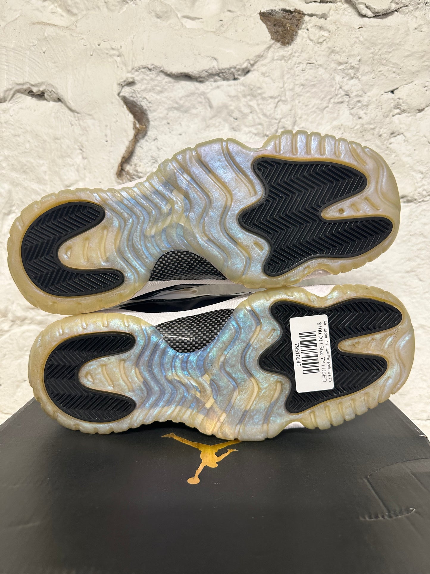 Air Jordan 11 Low Emerald Sz 7Y