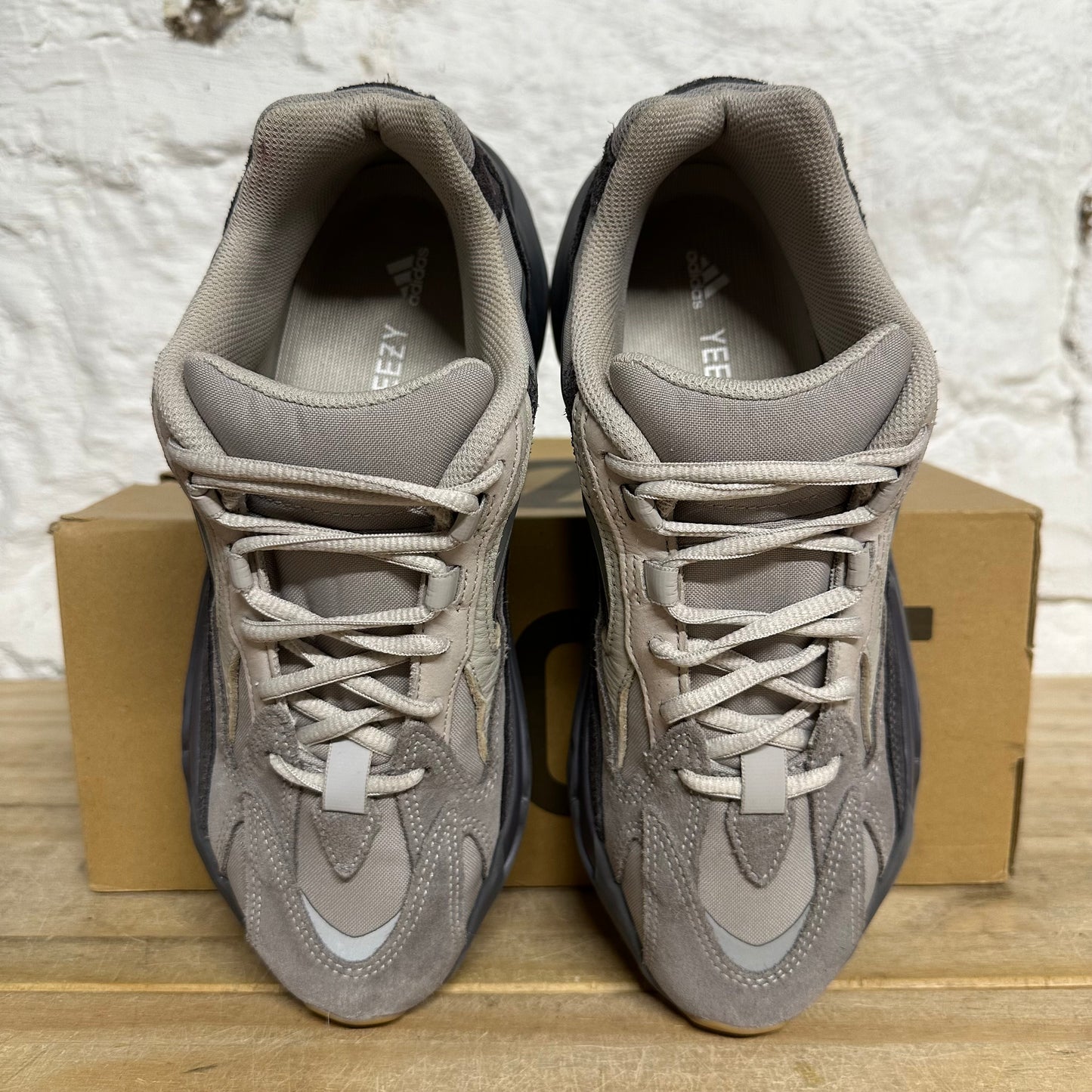 Yeezy 700 V2 Tephra Sz 8
