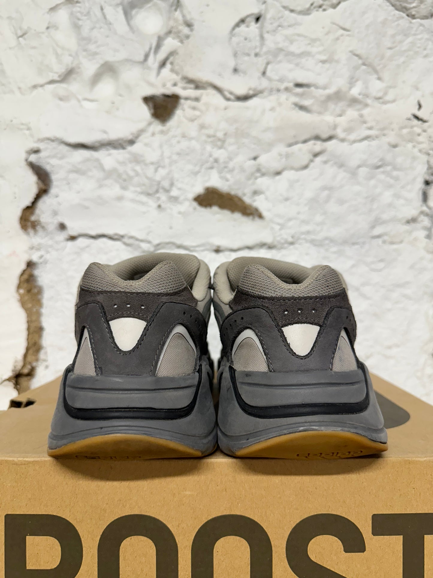 Yeezy 700 Tephra Sz 8.5