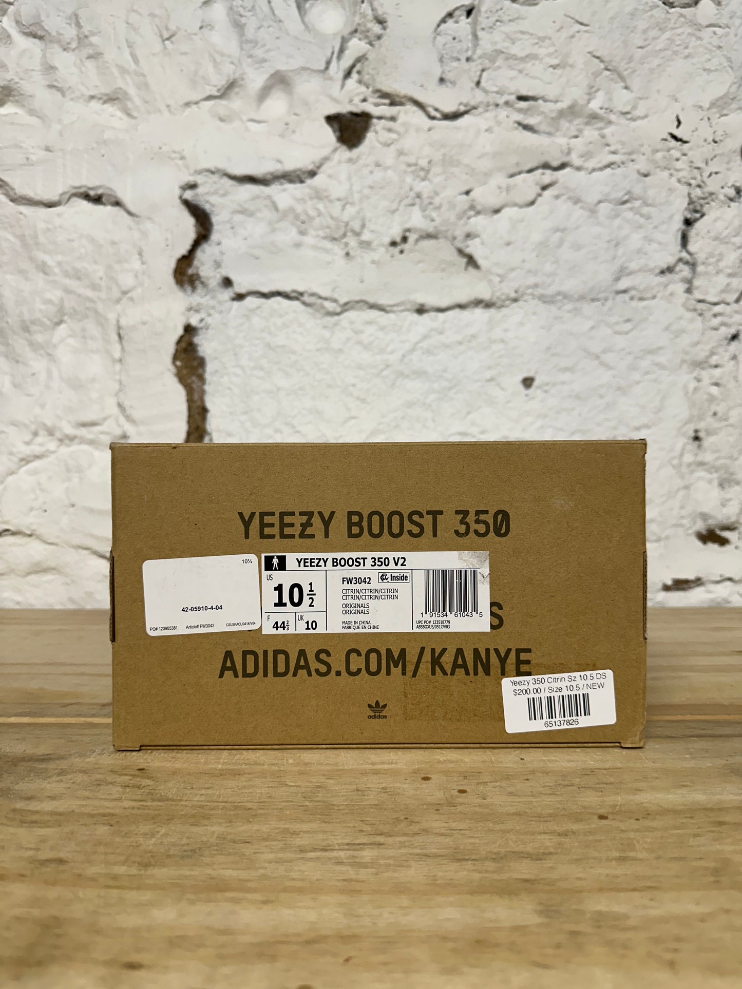 Yeezy 350 V2 Citrin Sz 10.5 DS