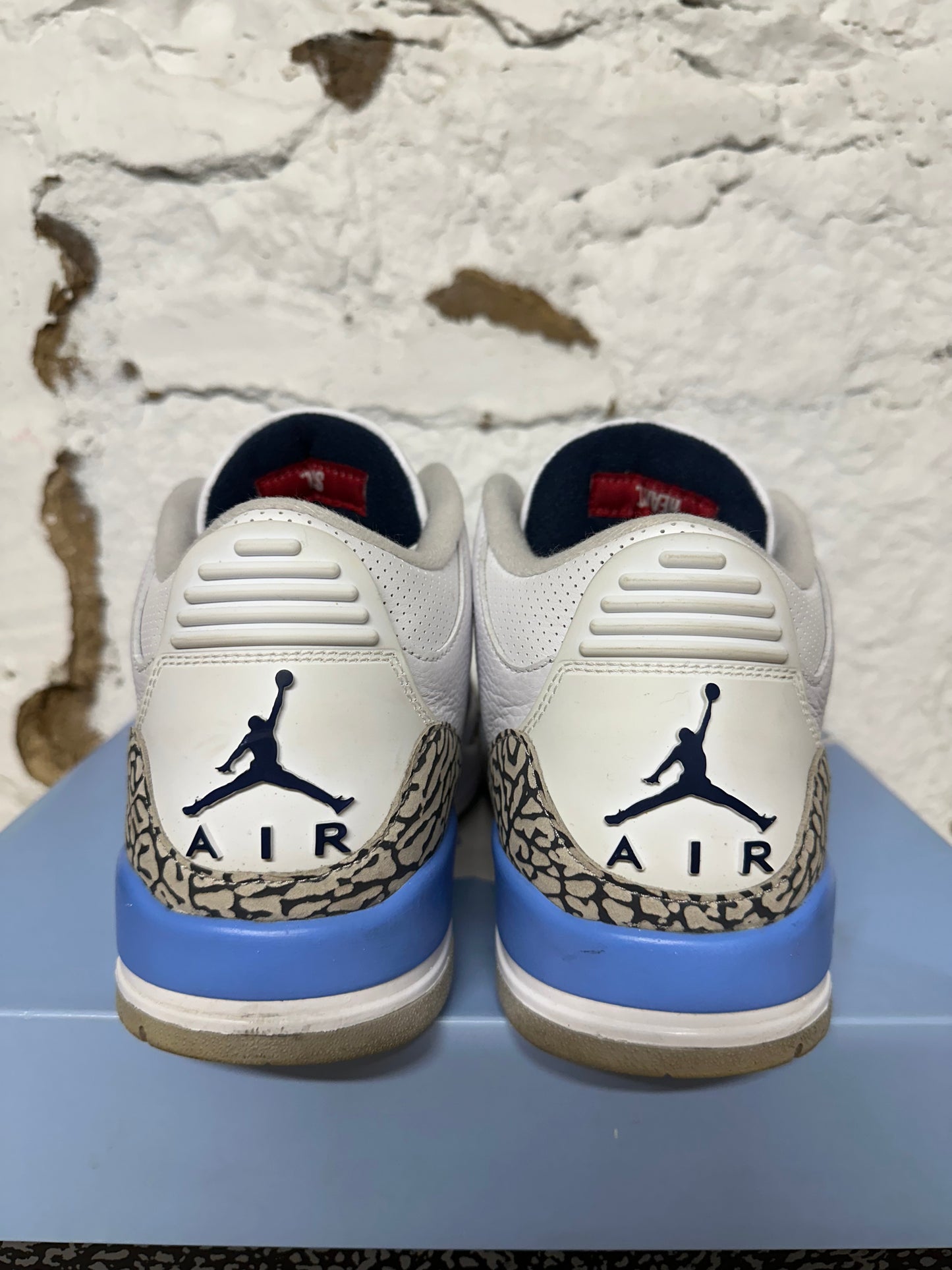 Air Jordan 3 UNC Sz 10.5