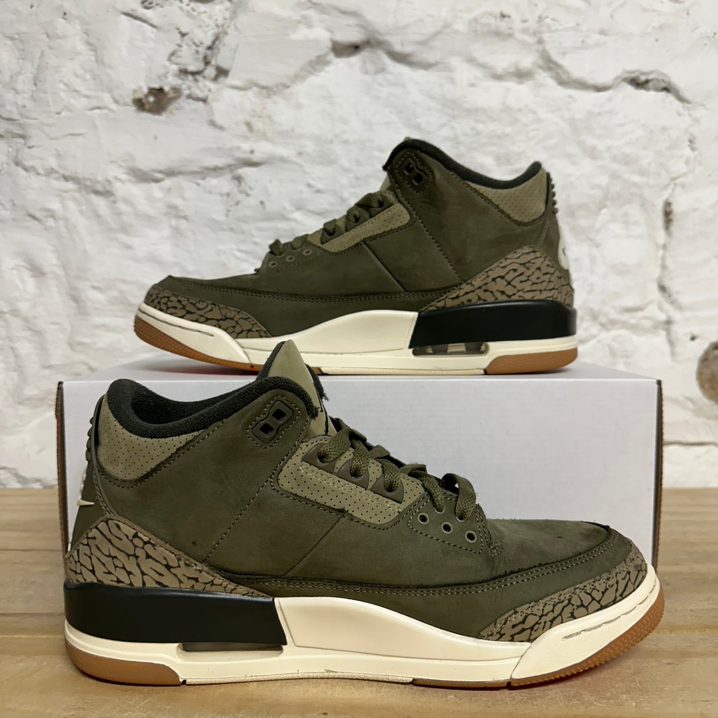 Air Jordan 3 Family Affair Sz 9