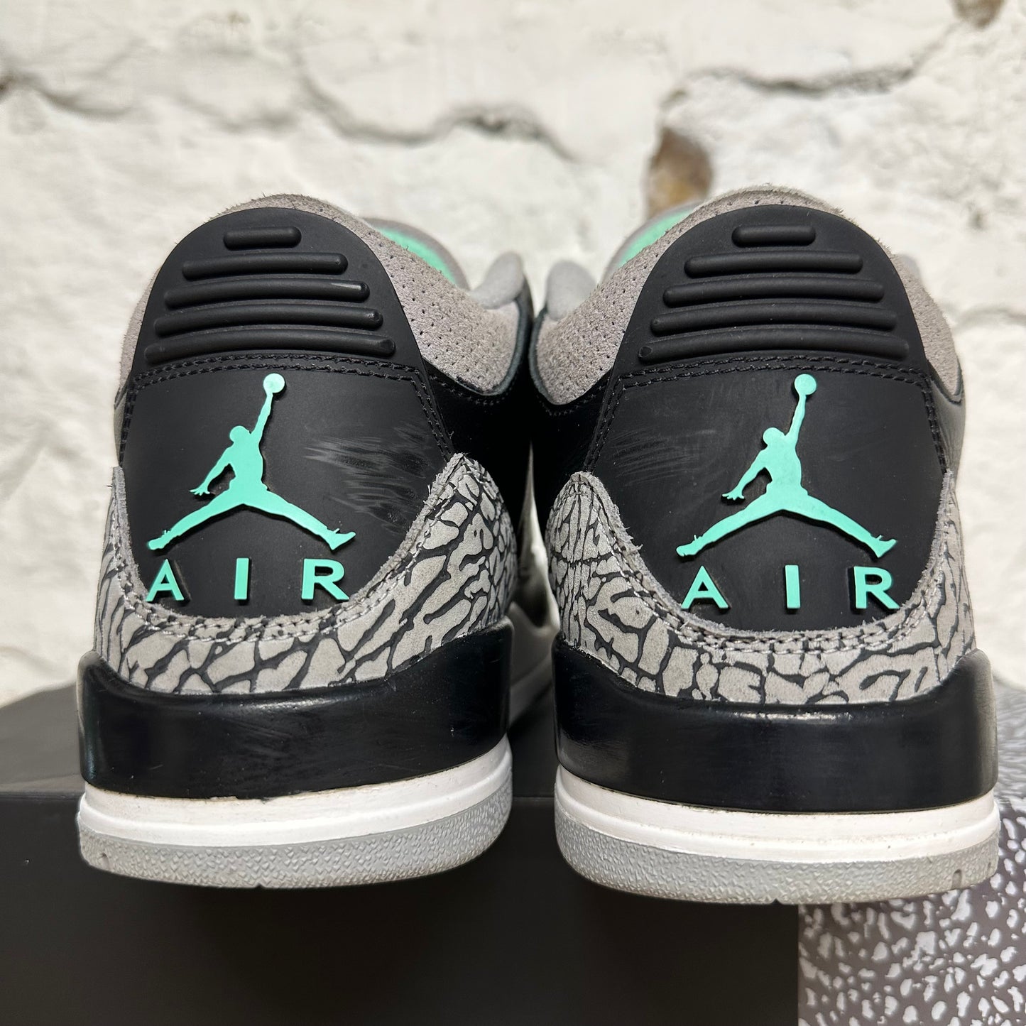 Air Jordan 3 Green Glow Sz 10.5