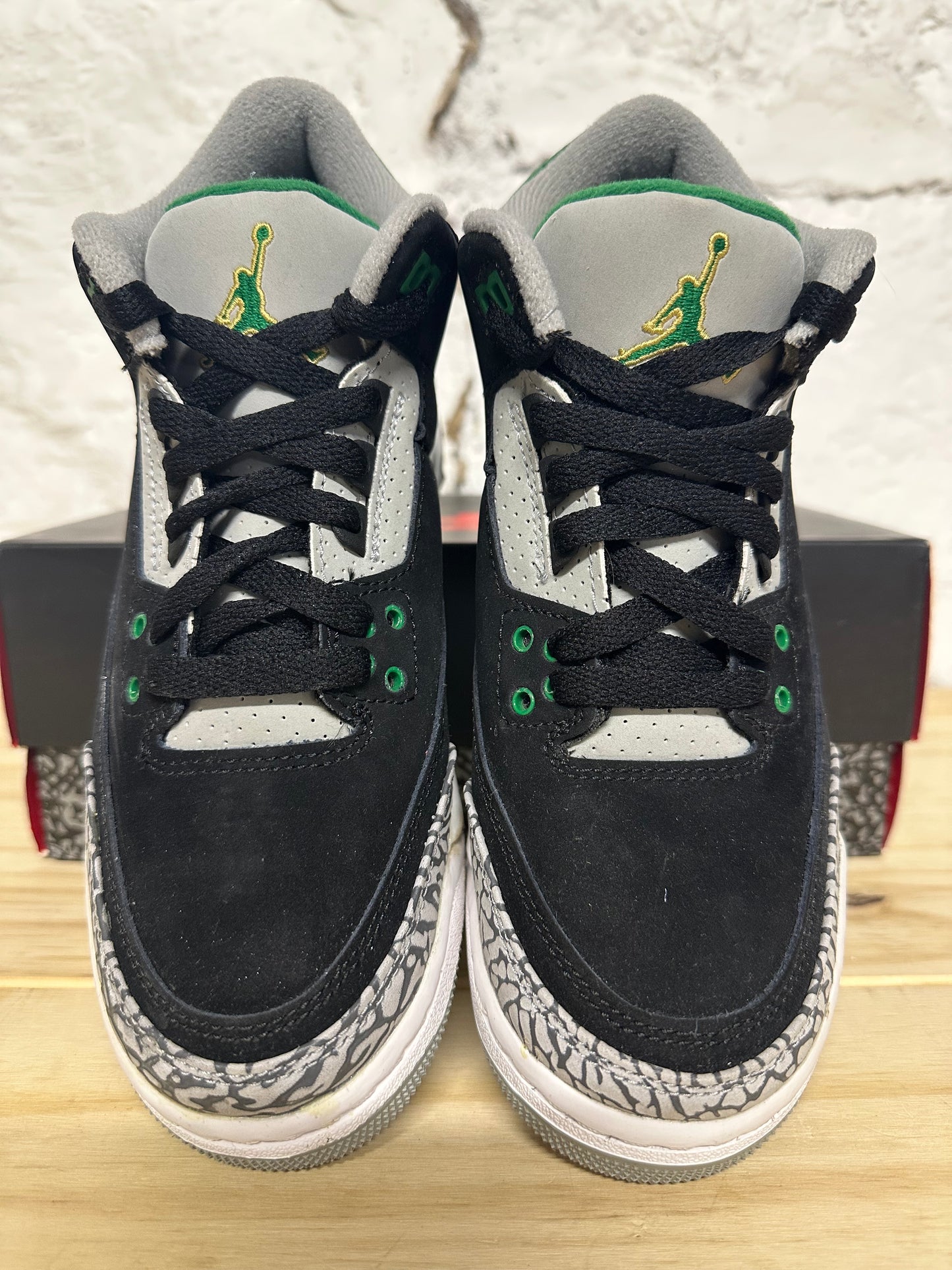 Air Jordan 3 Pine Green Sz 5.5Y