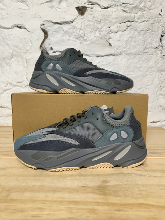 Yeezy 700 Teal Blue Sz 8.5 DS