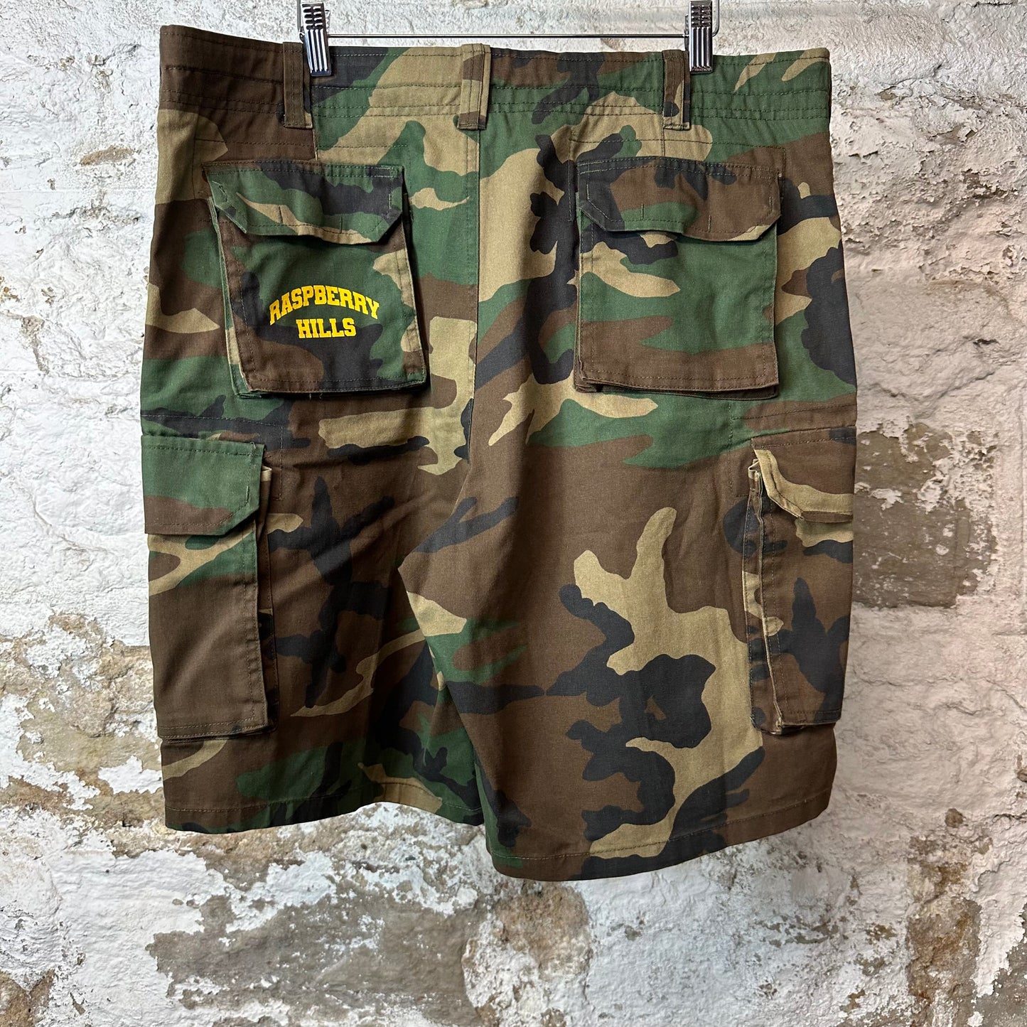 GV Gallery Raspberry Hills Camo Shorts Sz L DS