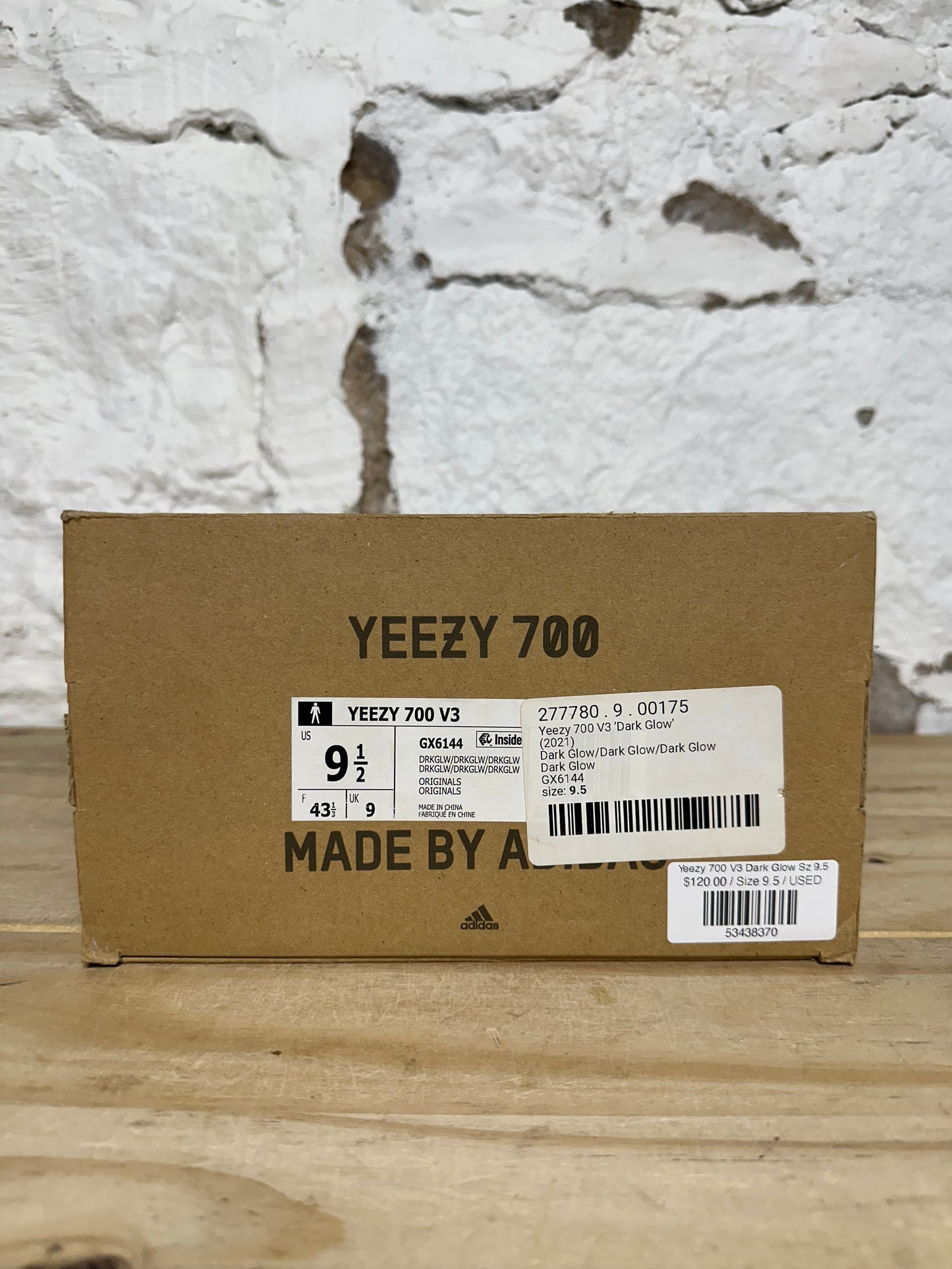 Yeezy 700 V3 Dark Glow Sz 9.5