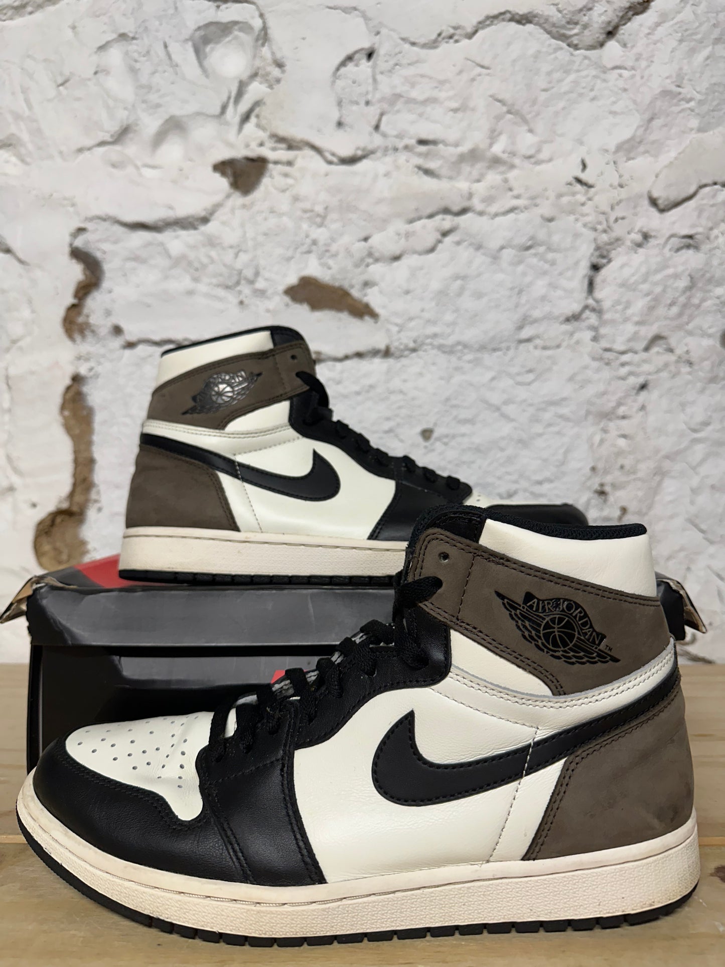 Air Jordan 1 High Dark Mocha Sz 10.5