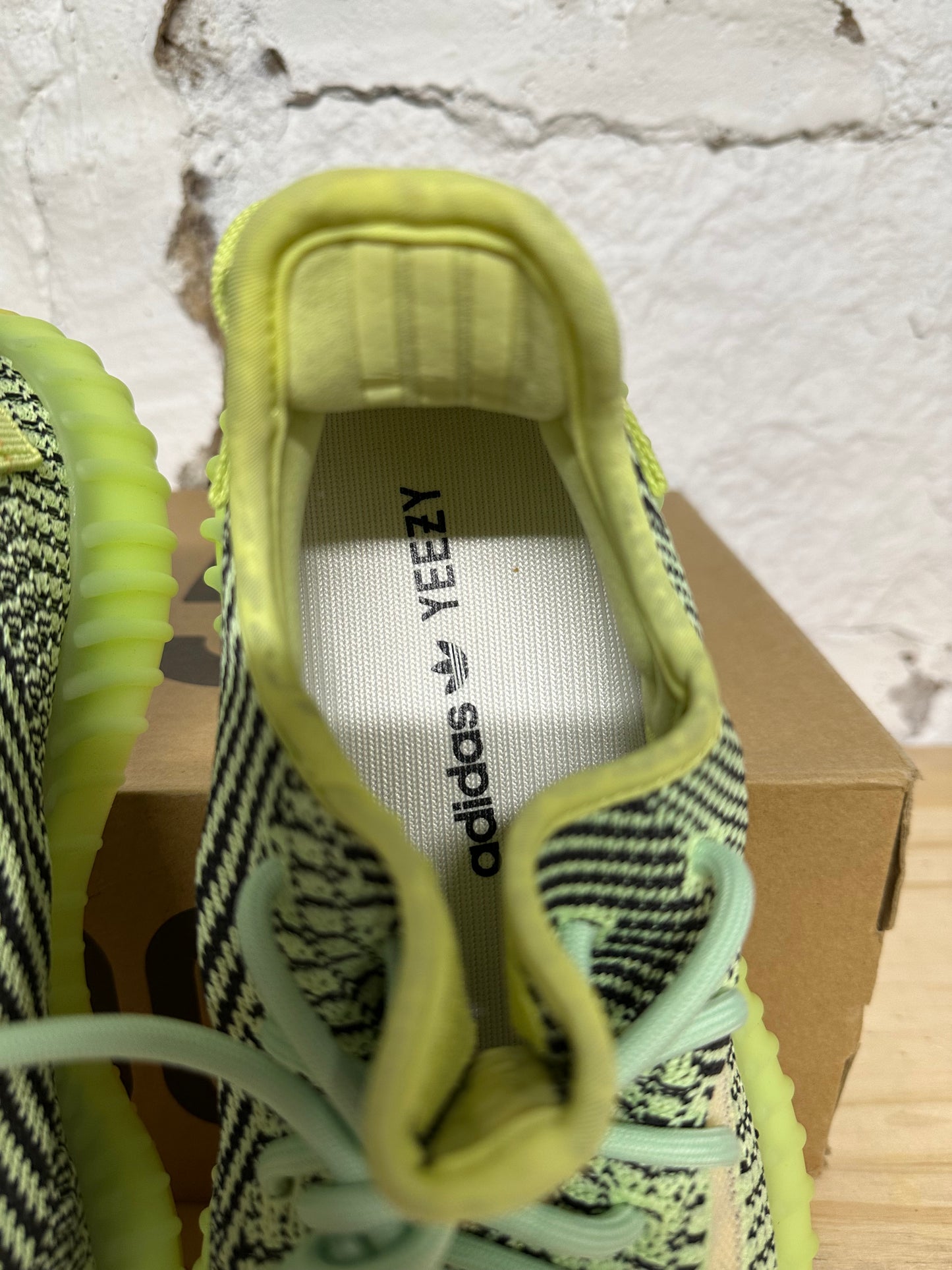 Yeezy 350 V2 Yeezreel Sz 8