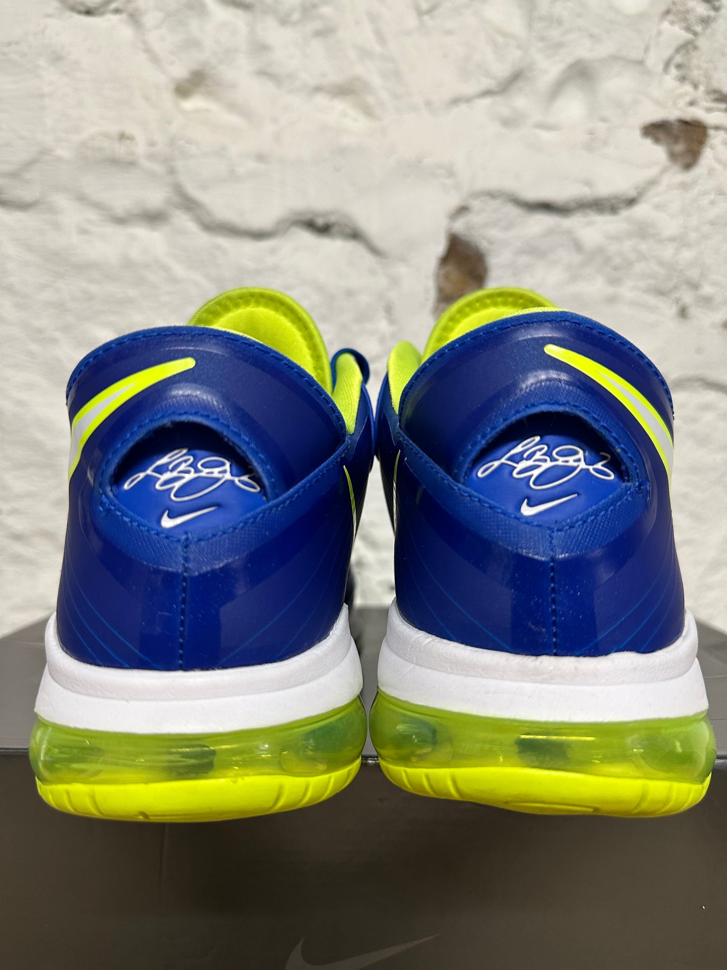 Nike LeBron 8 V2 Low Sprite Sz 8.5