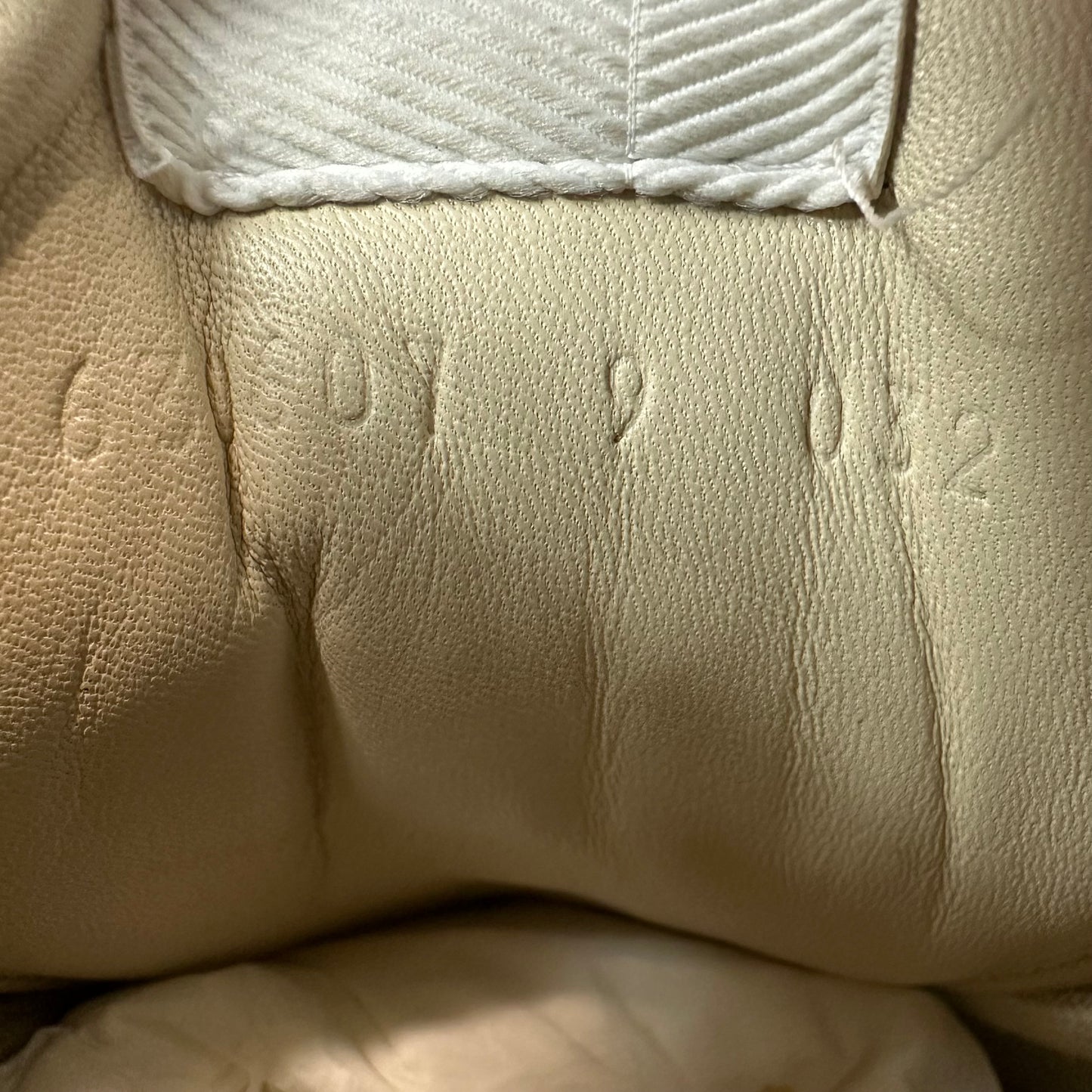 Gucci Rhyton Red Logo Cream Sneaker Sz 9