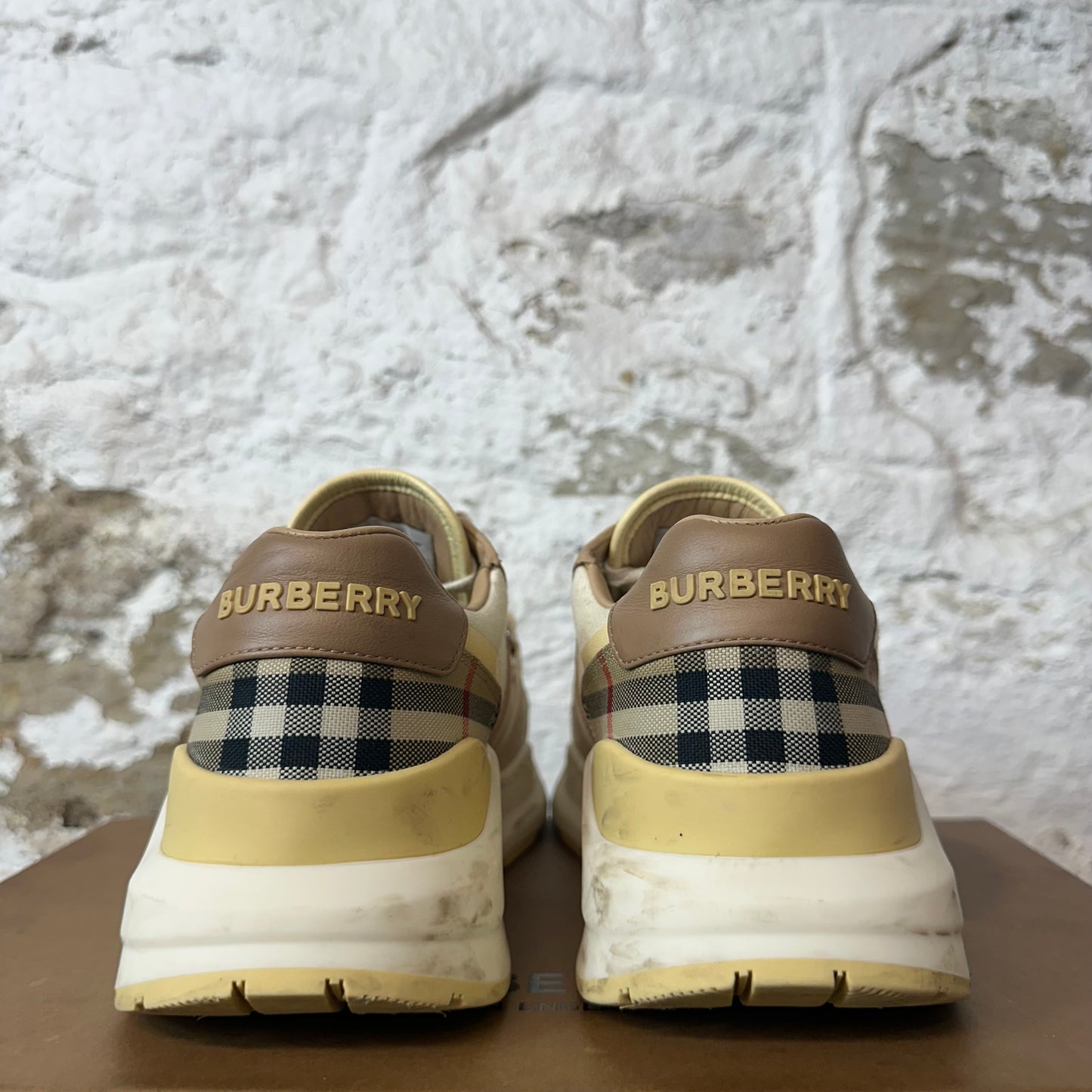 Burberry Ramsey Tan Vanilla Sneaker Sz 6.5 (39.5)
