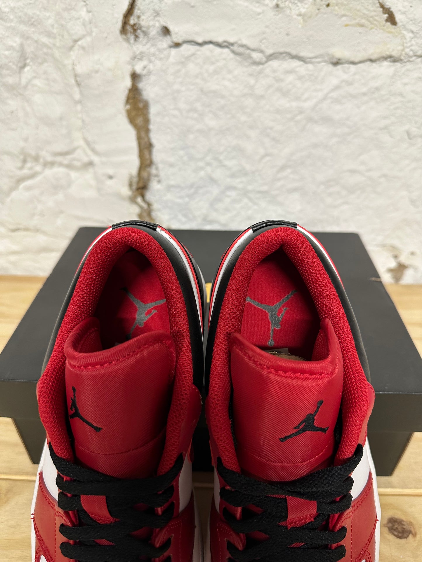 Air Jordan 1 Low Bulls Sz 9 DS