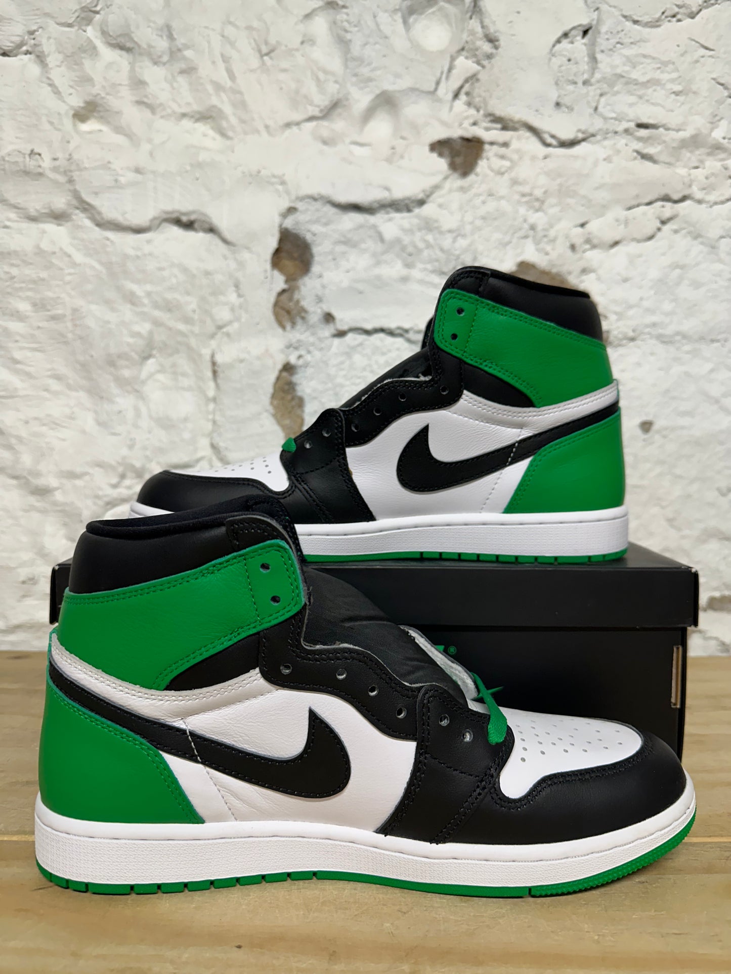 Air Jordan 1 High Lucky Green Sz 9.5 DS