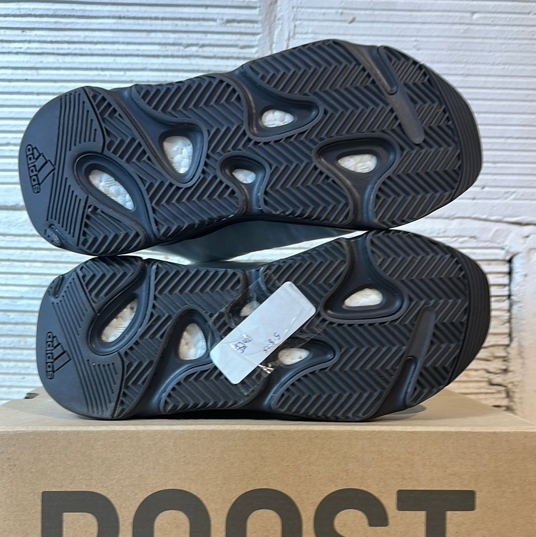 Yeezy 700 MNVM Blue Tint Sz 8.5