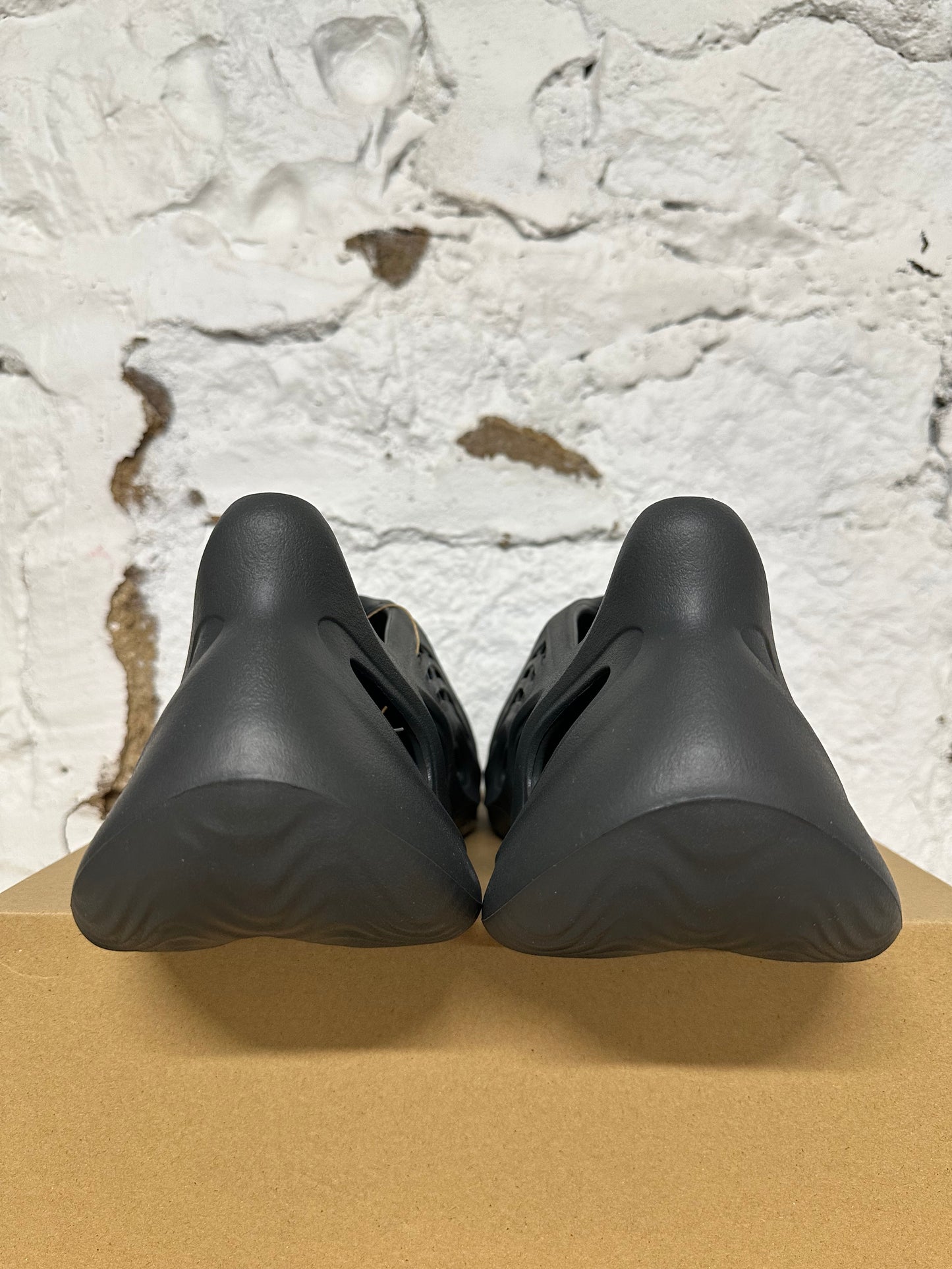 Yeezy Foam RNNR Carbon Sz 12 DS