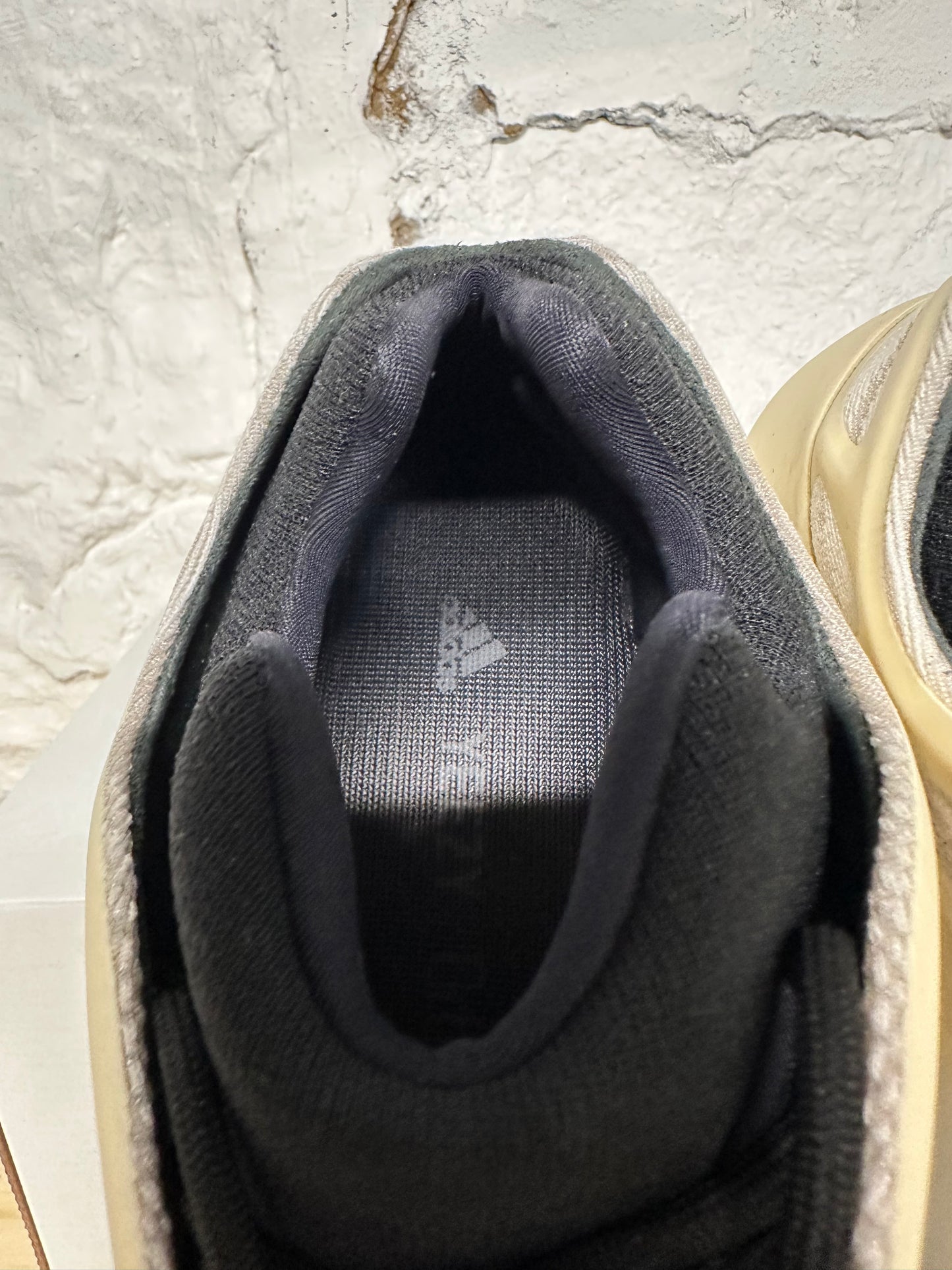 Yeezy 700 V3 Azael Sz 8.5