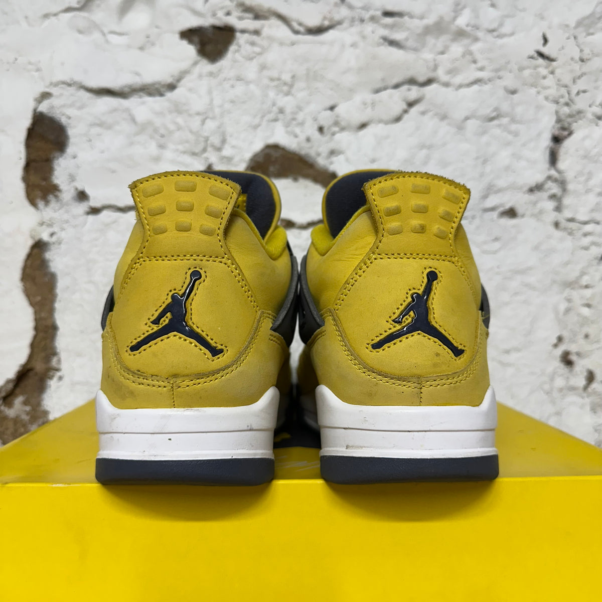 Air Jordan 4 Lightning (2021) Sz 9
