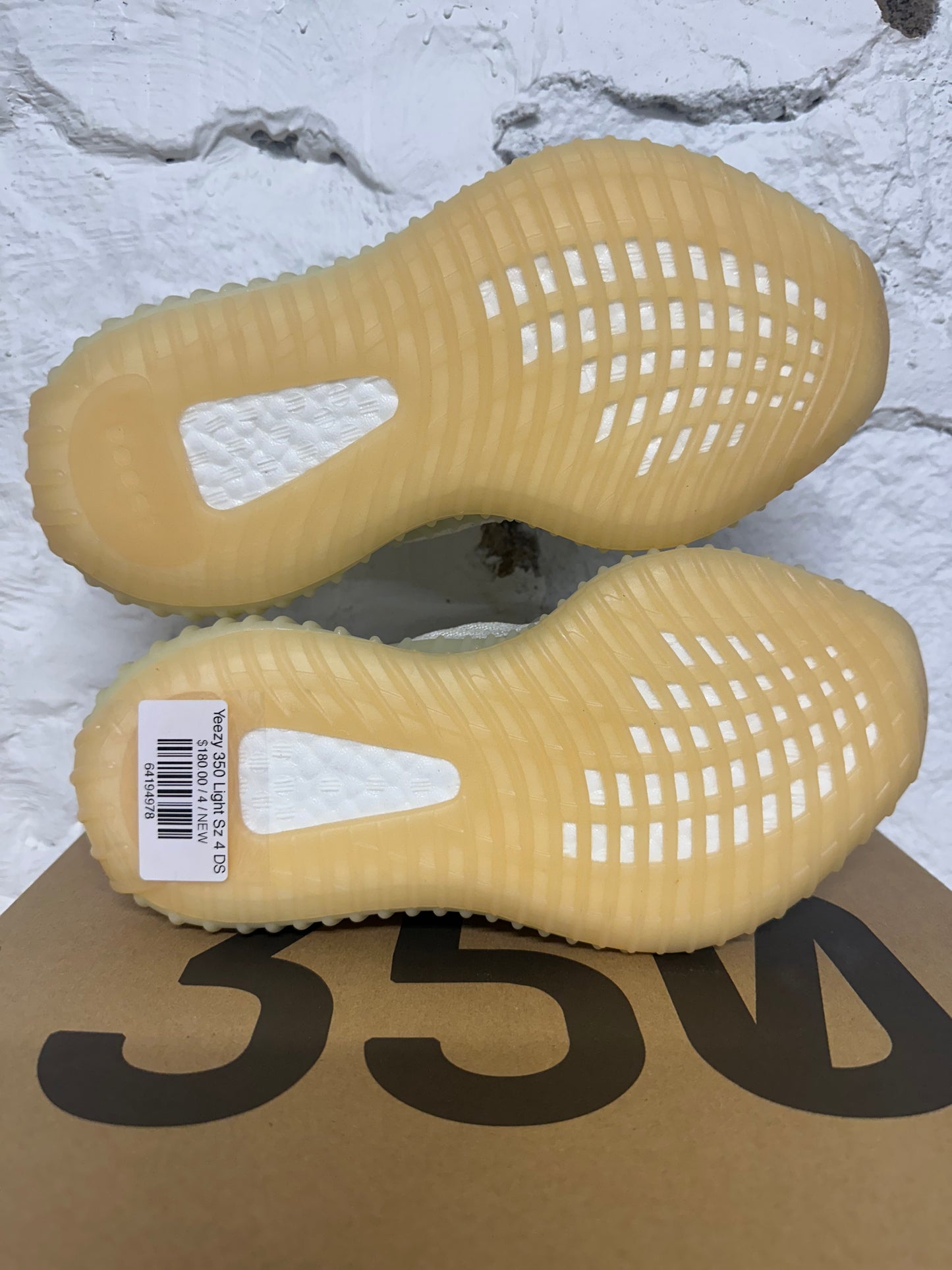 Yeezy 350 V2 Light Sz 4 DS