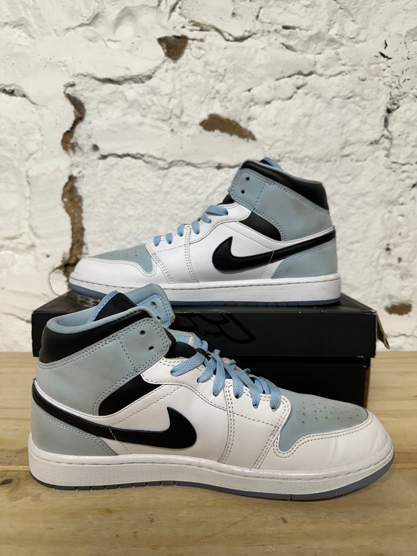 Air Jordan 1 Mid Ice Blue Sz 9