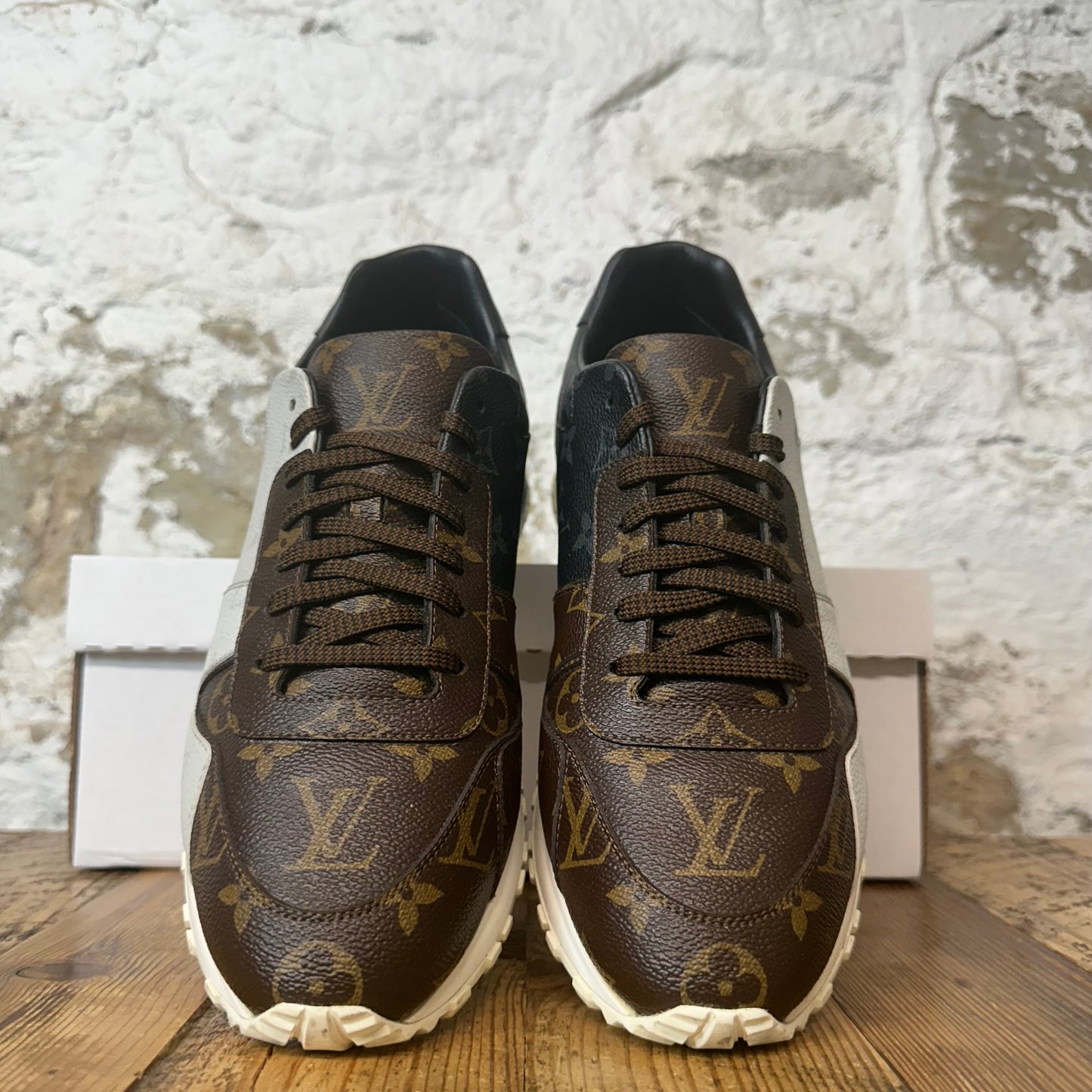 Louis Vuitton Multi Monogram Runaway Sneaker Sz 9.5 (8LV)