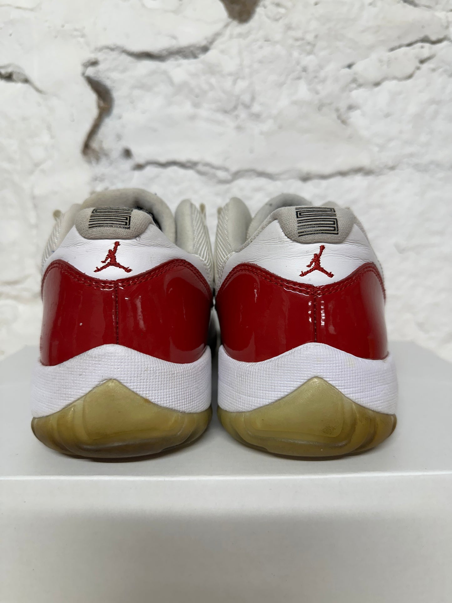 Air Jordan 11 Low Cherry Sz 10