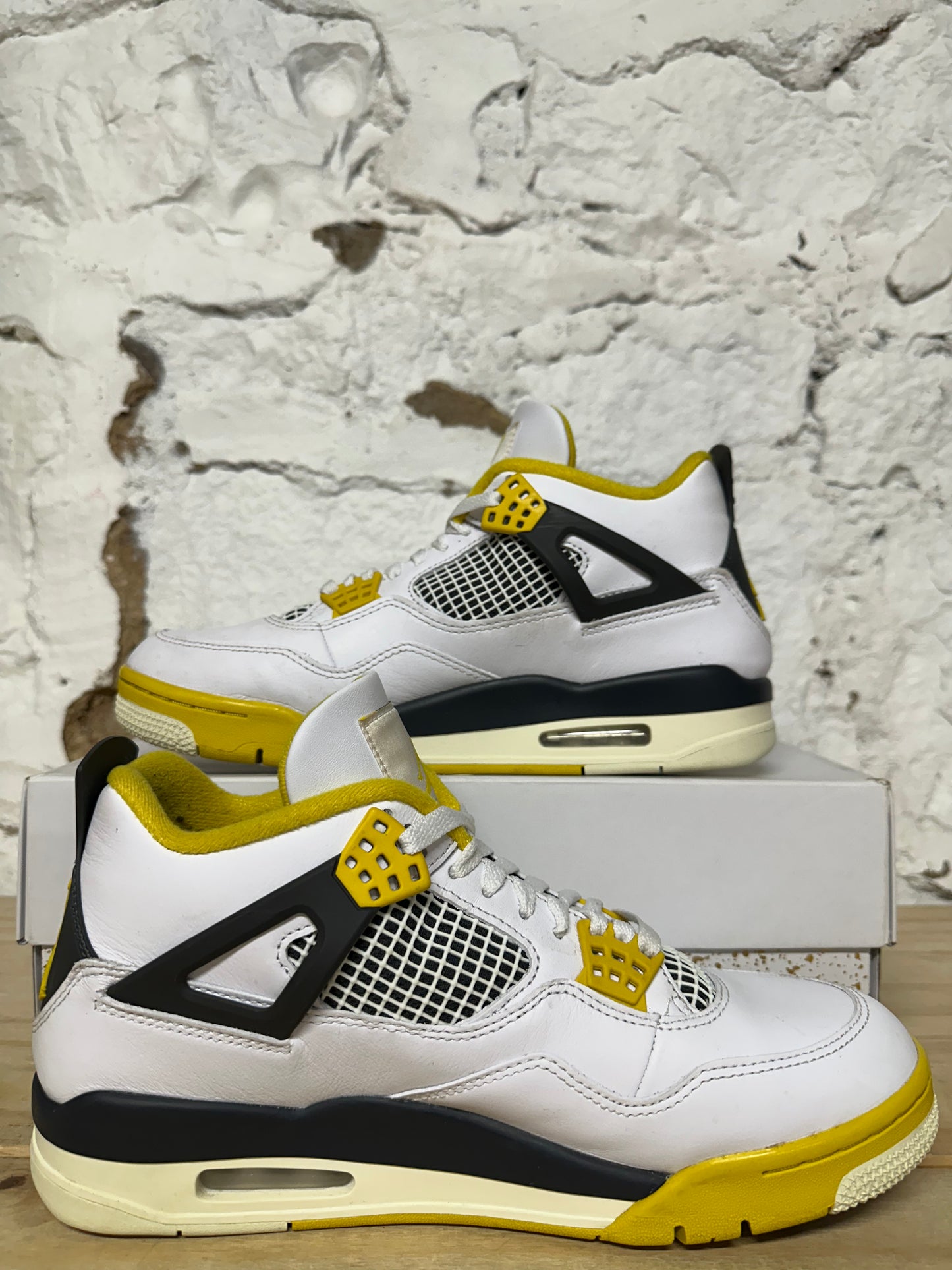 Air Jordan 4 Vivid Sulfur Sz 9.5 (11W)