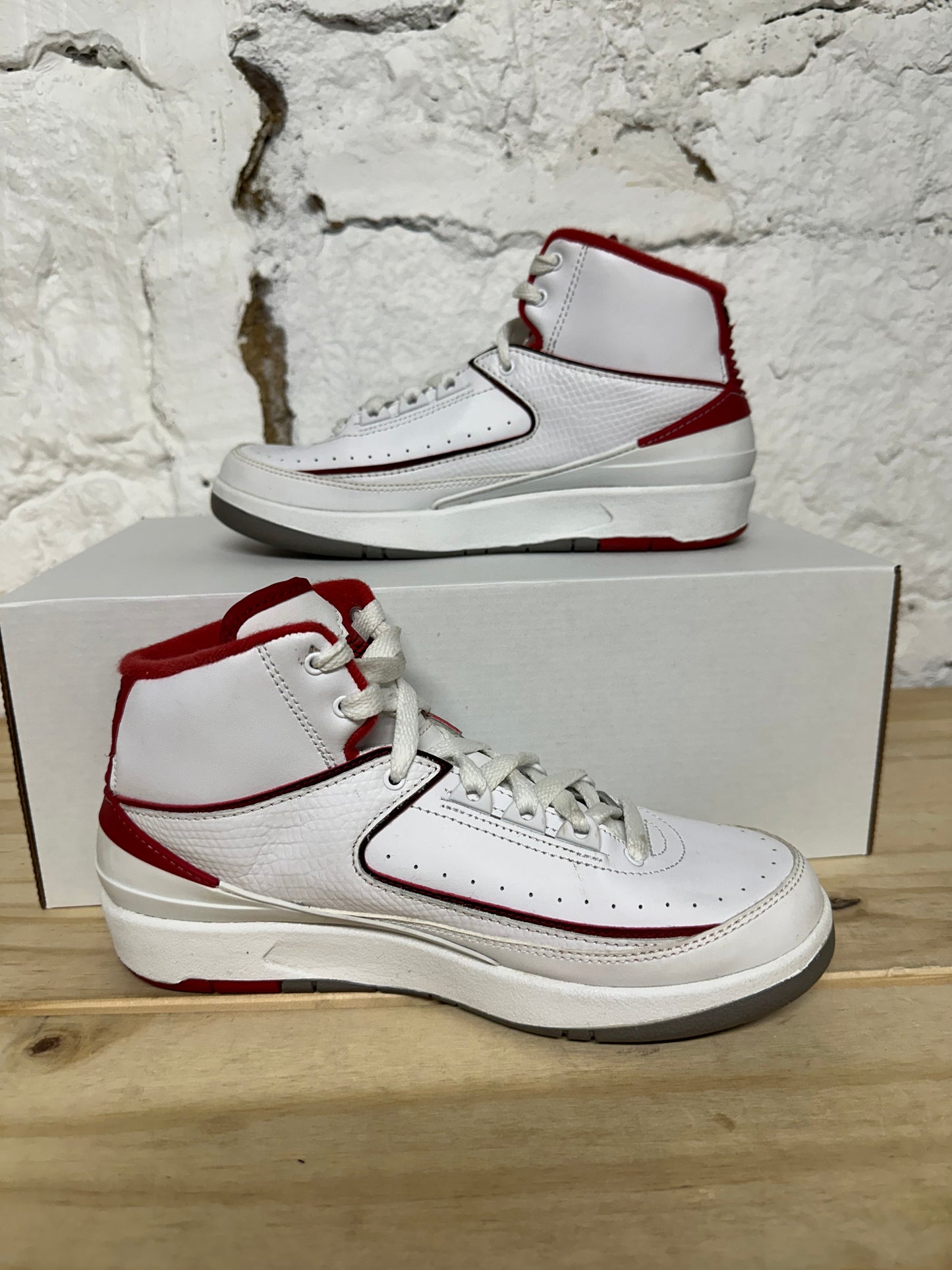Air Jordan 2 White Varsity Sz 5Y