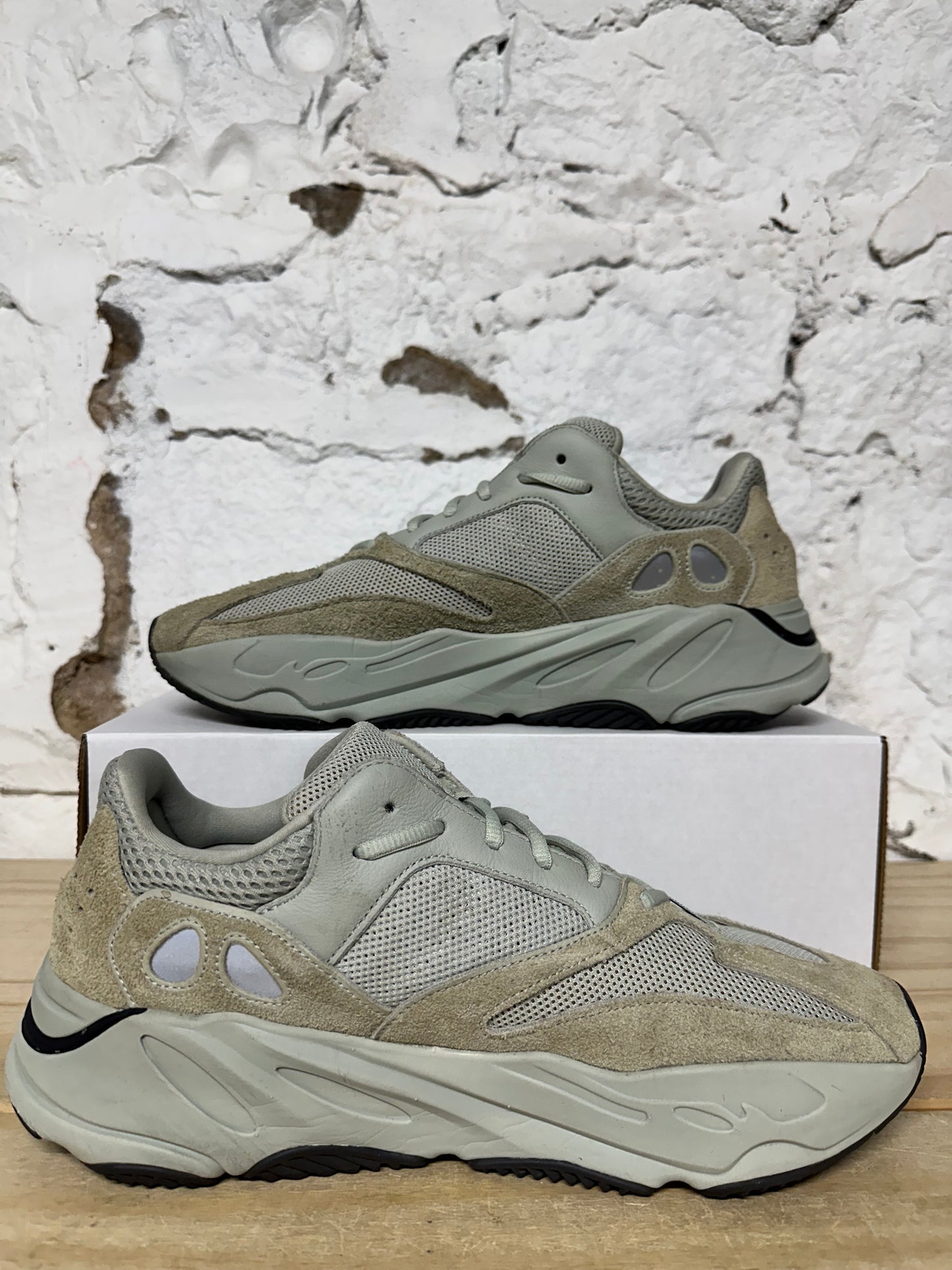 Yeezy 700 Salt Sz 12