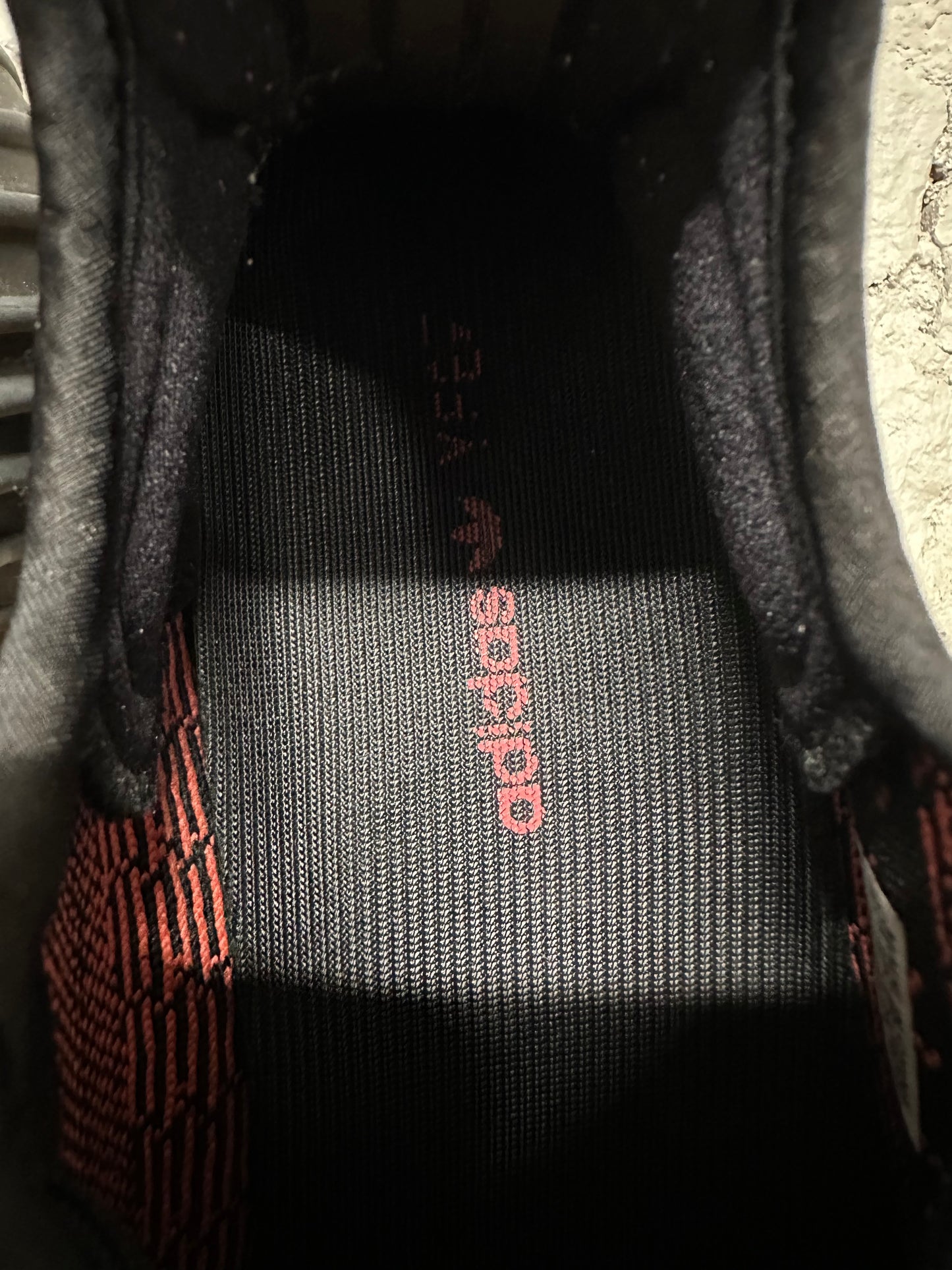 Yeezy 350 V2 Core Red Sz 10.5