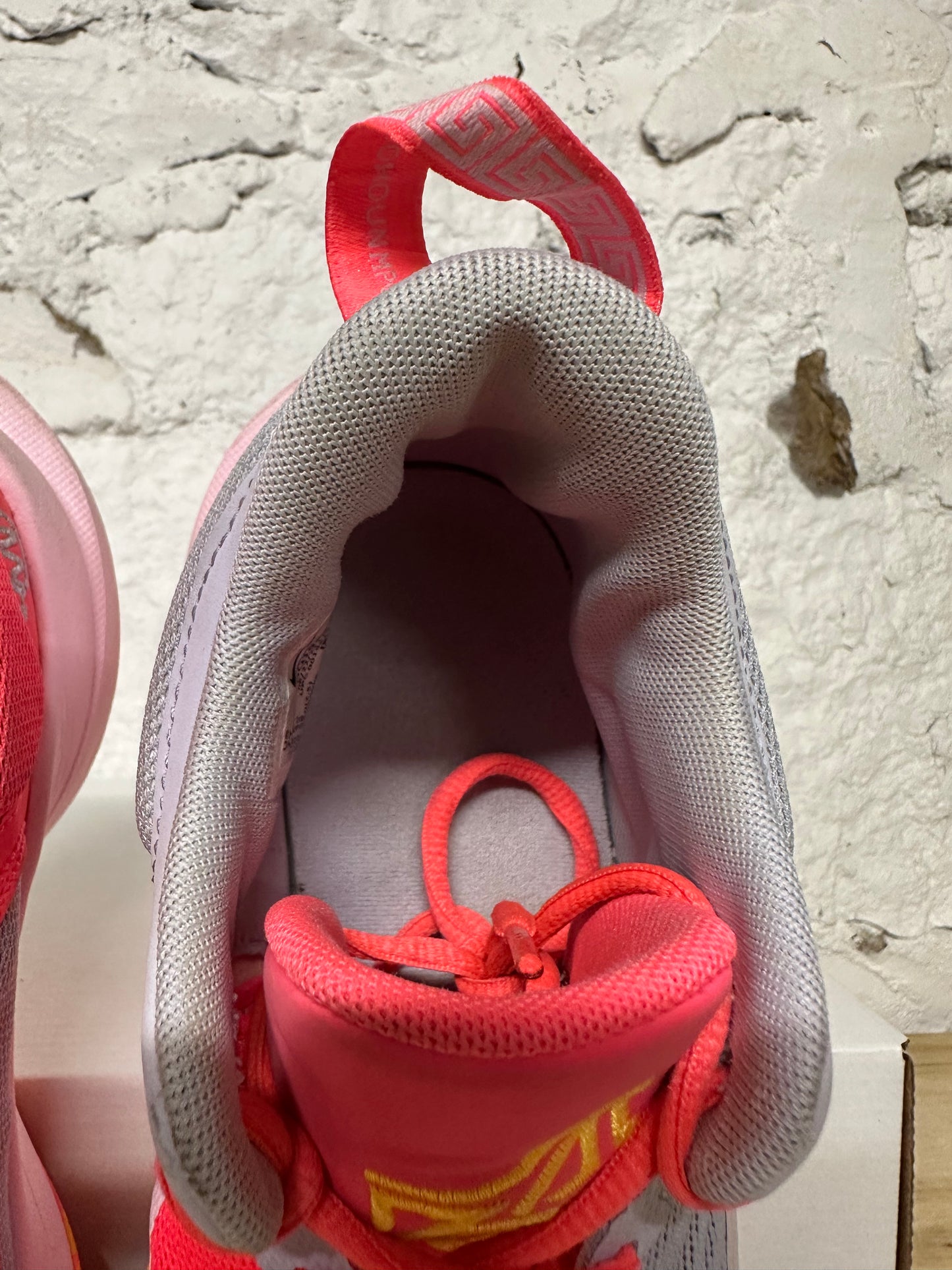 Nike Giannis Immortality Hot Punch Sz 7Y