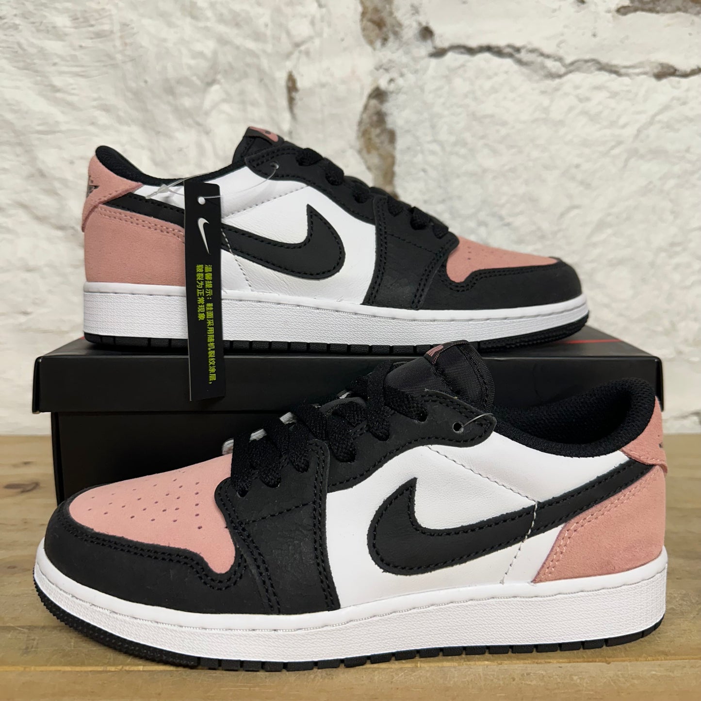 Air Jordan 1 Low Bleached Coral Sz 5.5Y DS