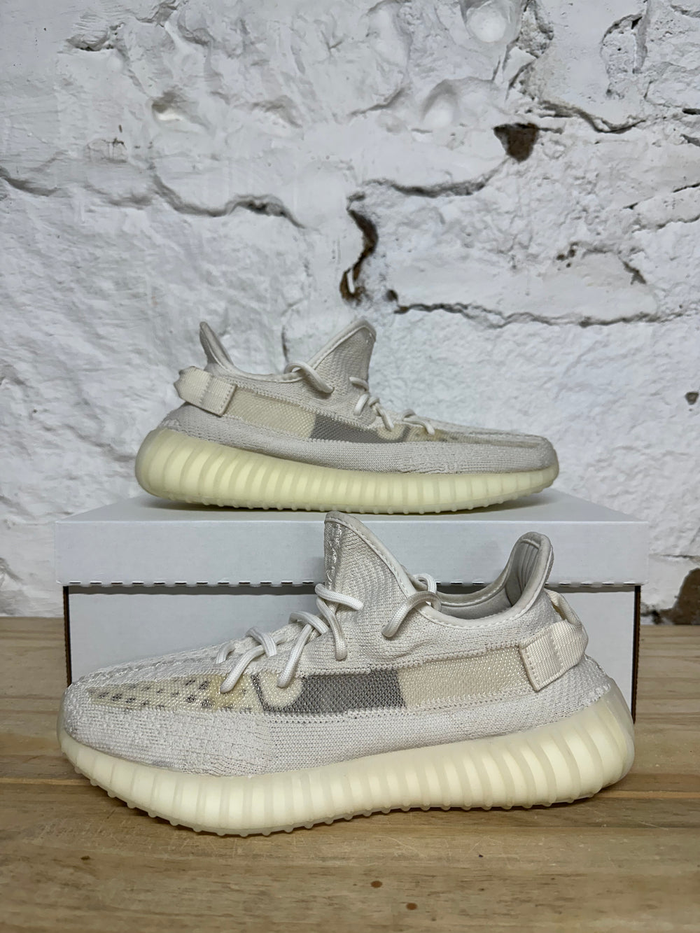 Yeezy 350 V2 Bone Sz 9