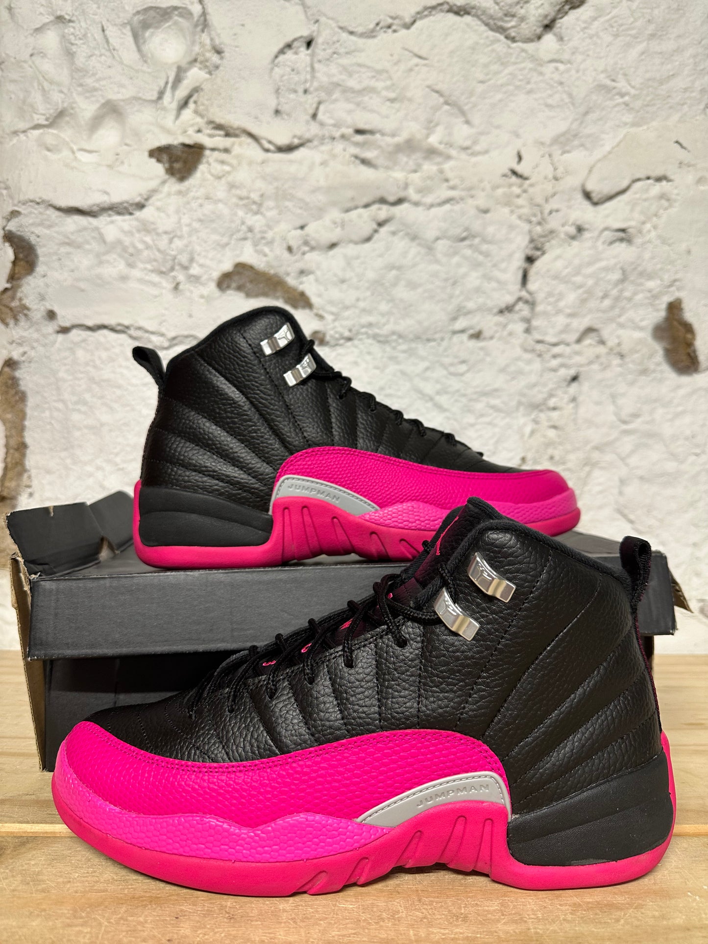 Air Jordan 12 Deadly Pink Sz 8Y