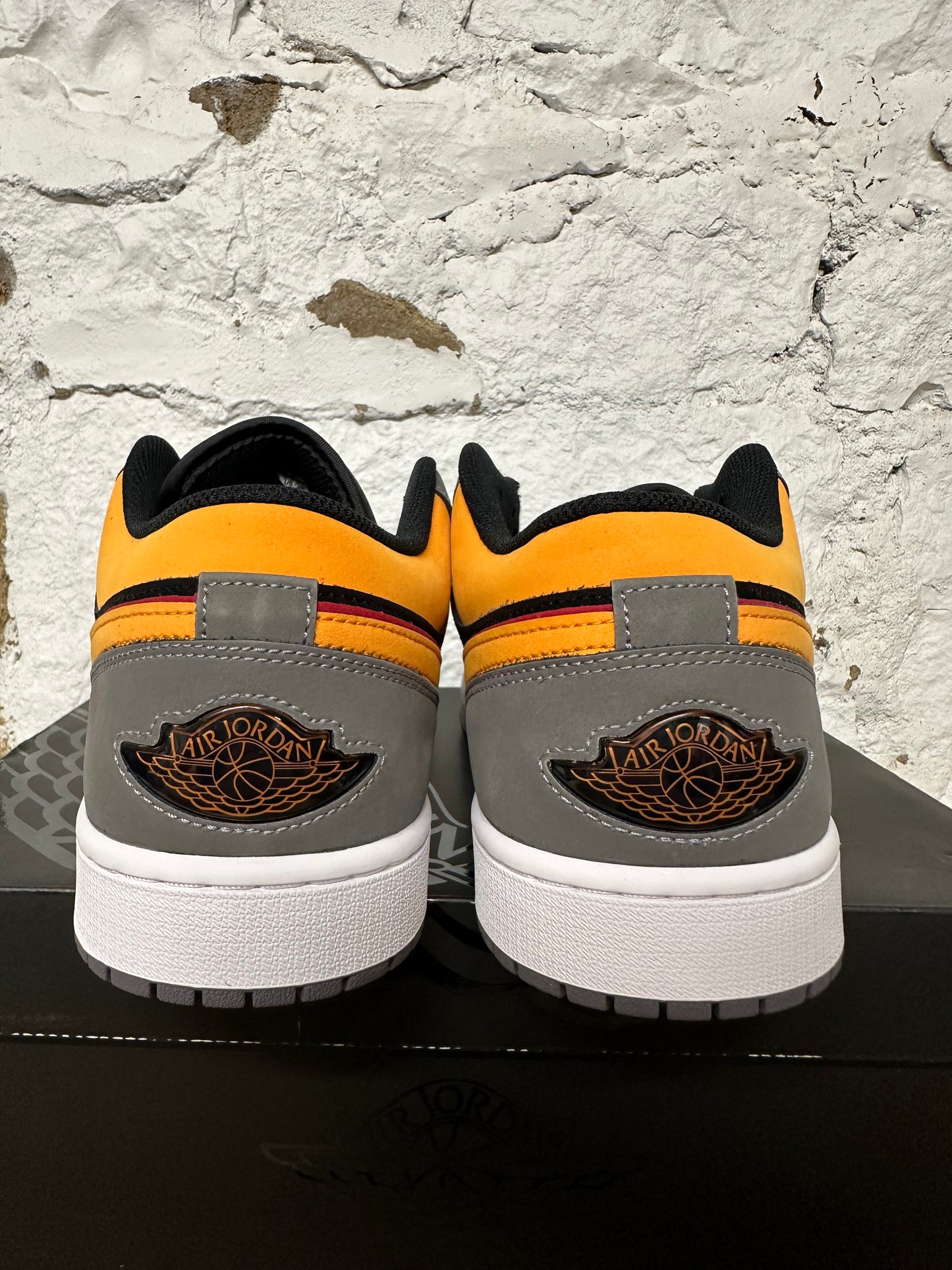 Air Jordan 1 Low Black Vivid Orange Sz 14 DS