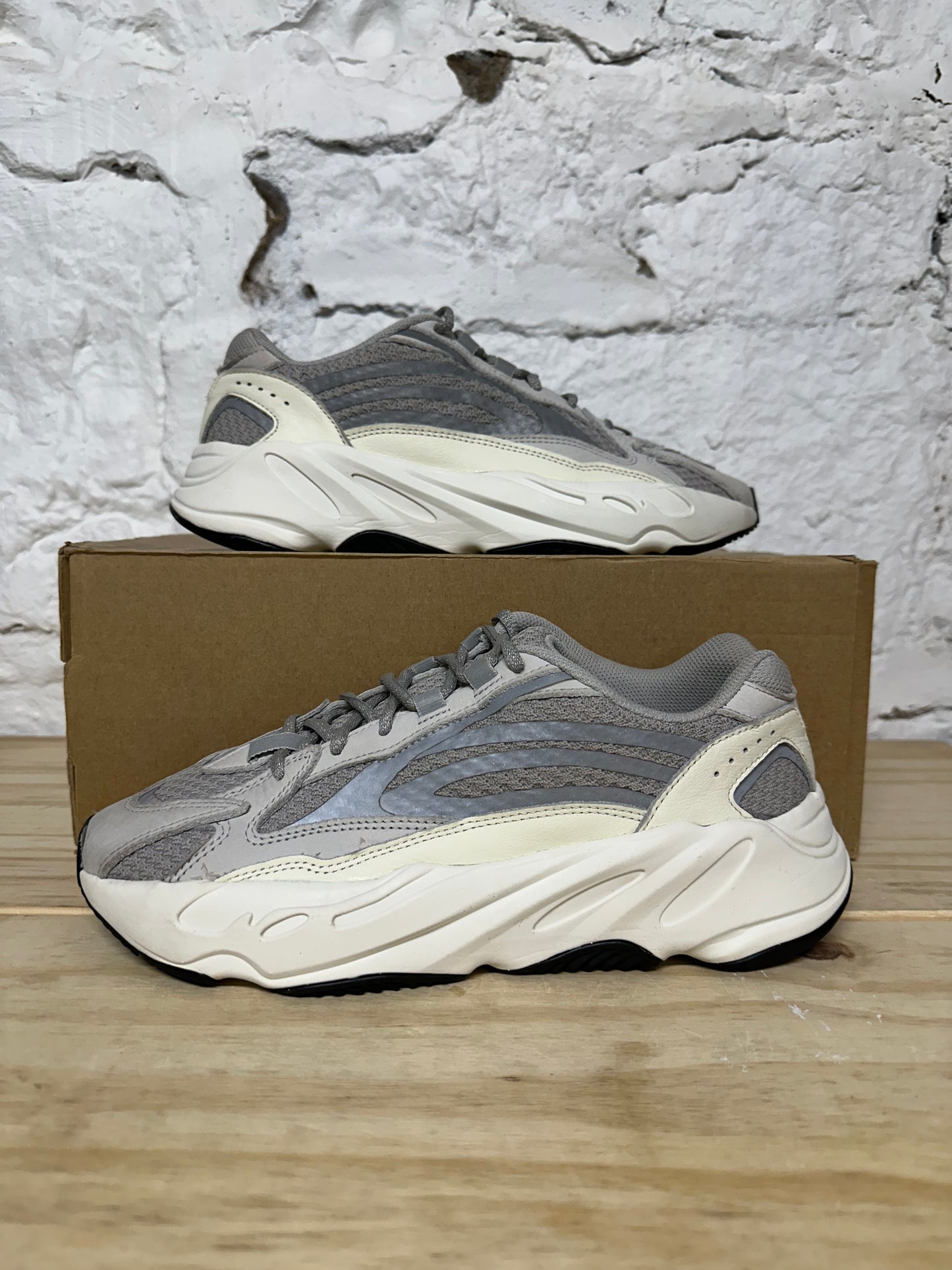 Yeezy 700 Static Sz 8