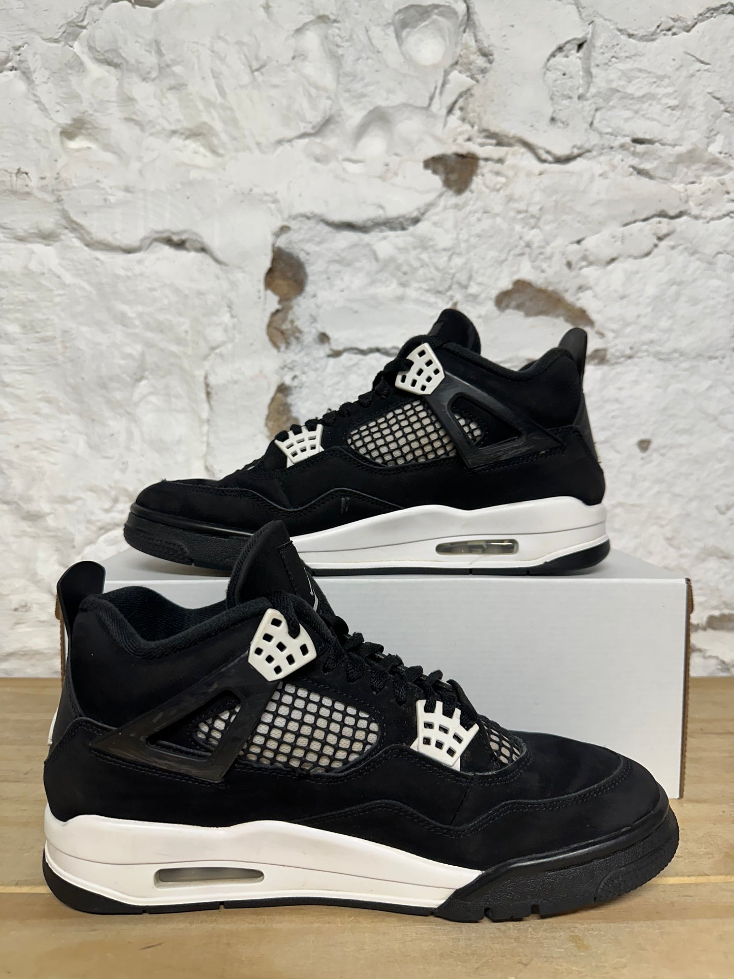 Air Jordan 4 White Thunder Sz 9