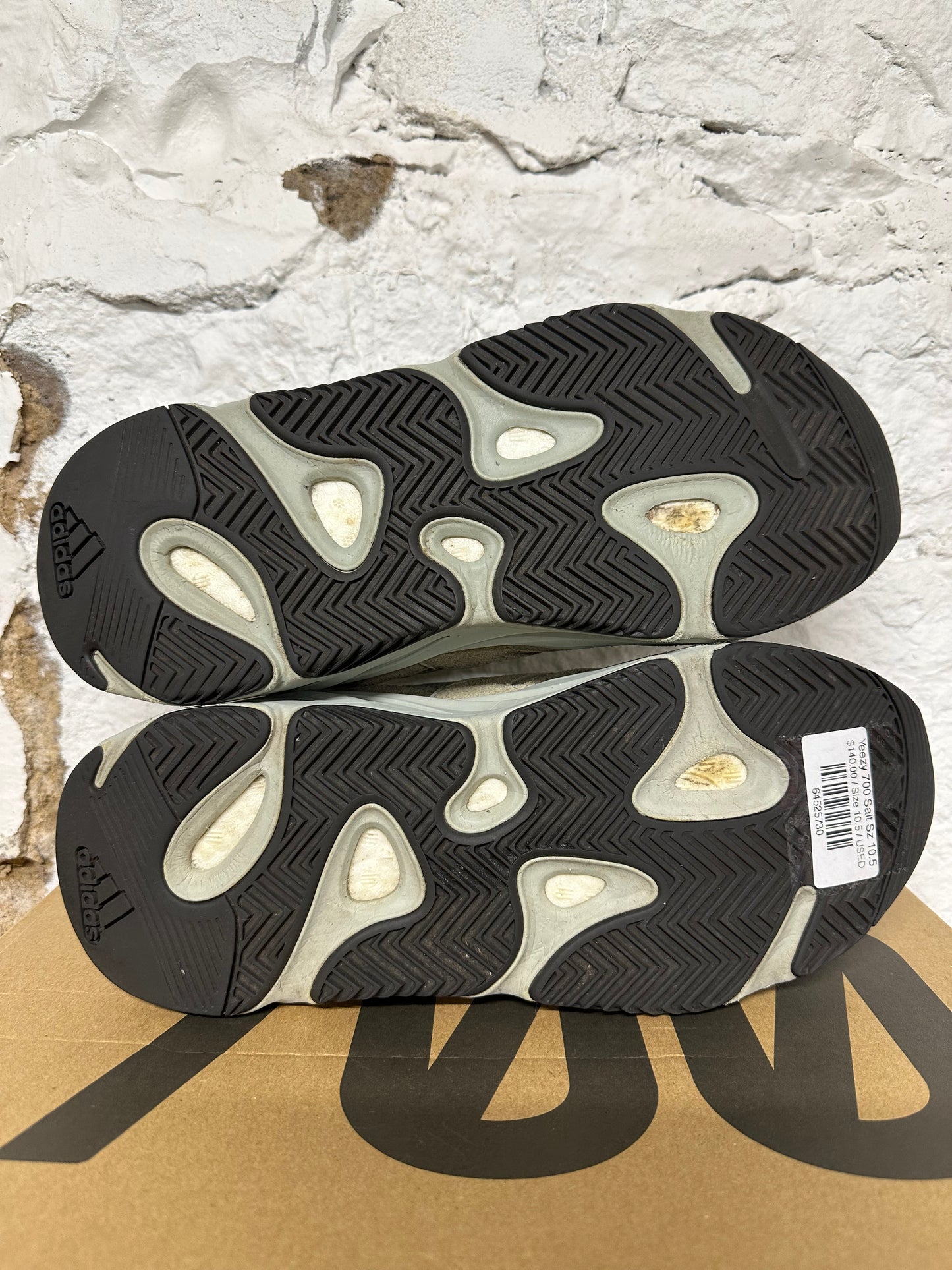 Yeezy 700 Salt Sz 10.5