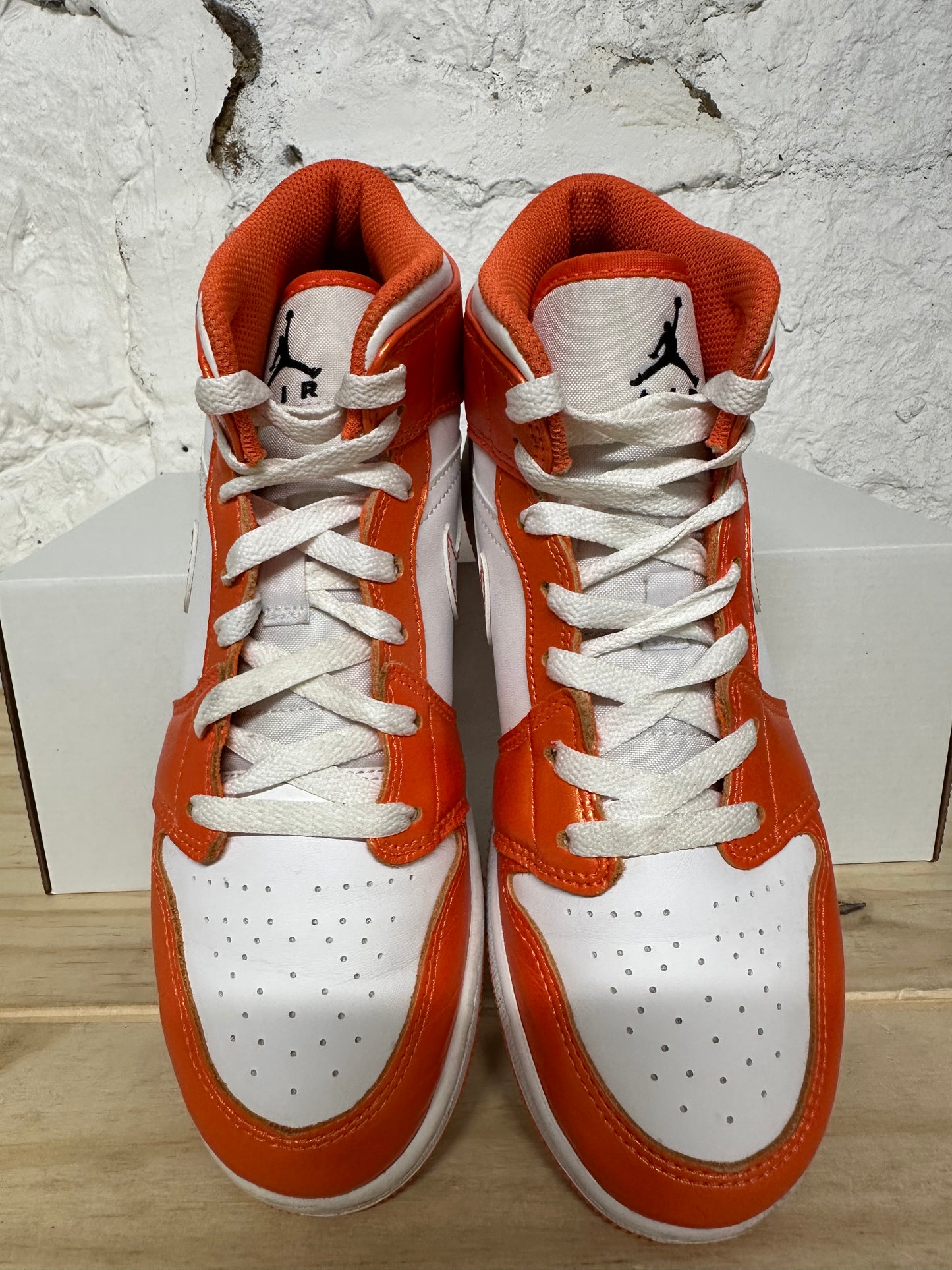 Air Jordan 1 Mid Electro Orange Sz 6Y