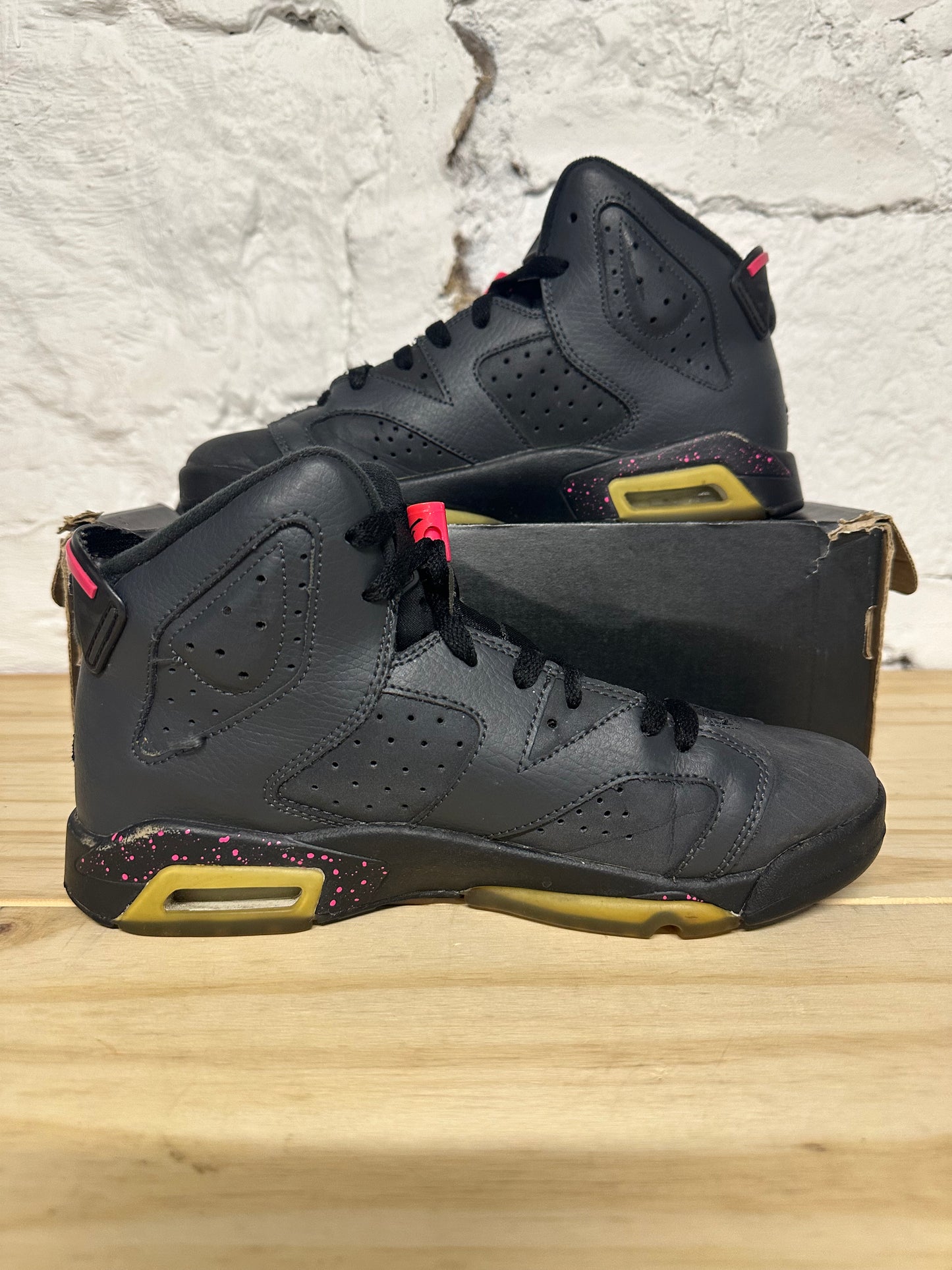 Air Jordan 6 Hyper Pink Sz 6.5Y