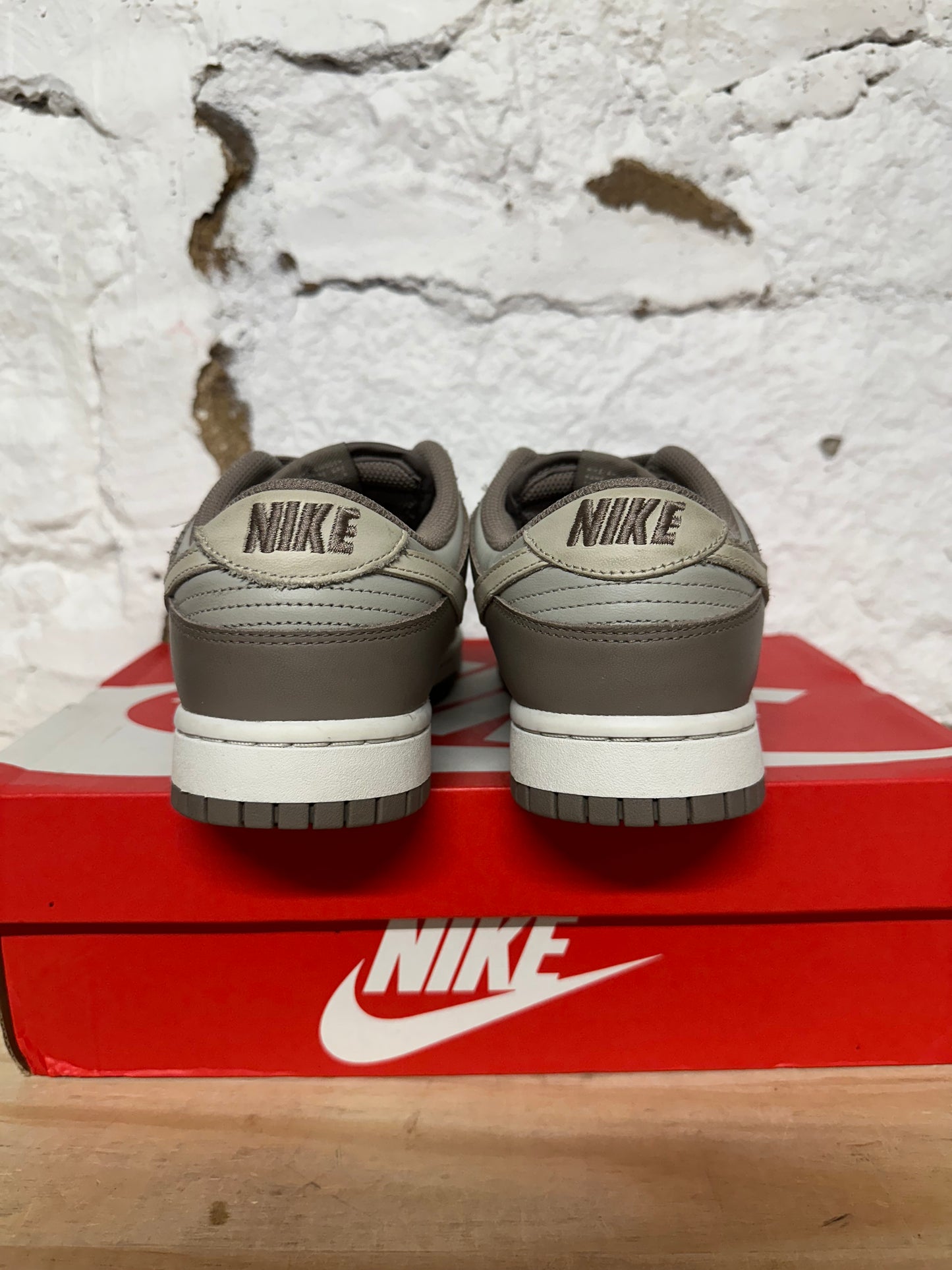 Nike Dunk Low Bone Beige Sz 7 (8.5W)