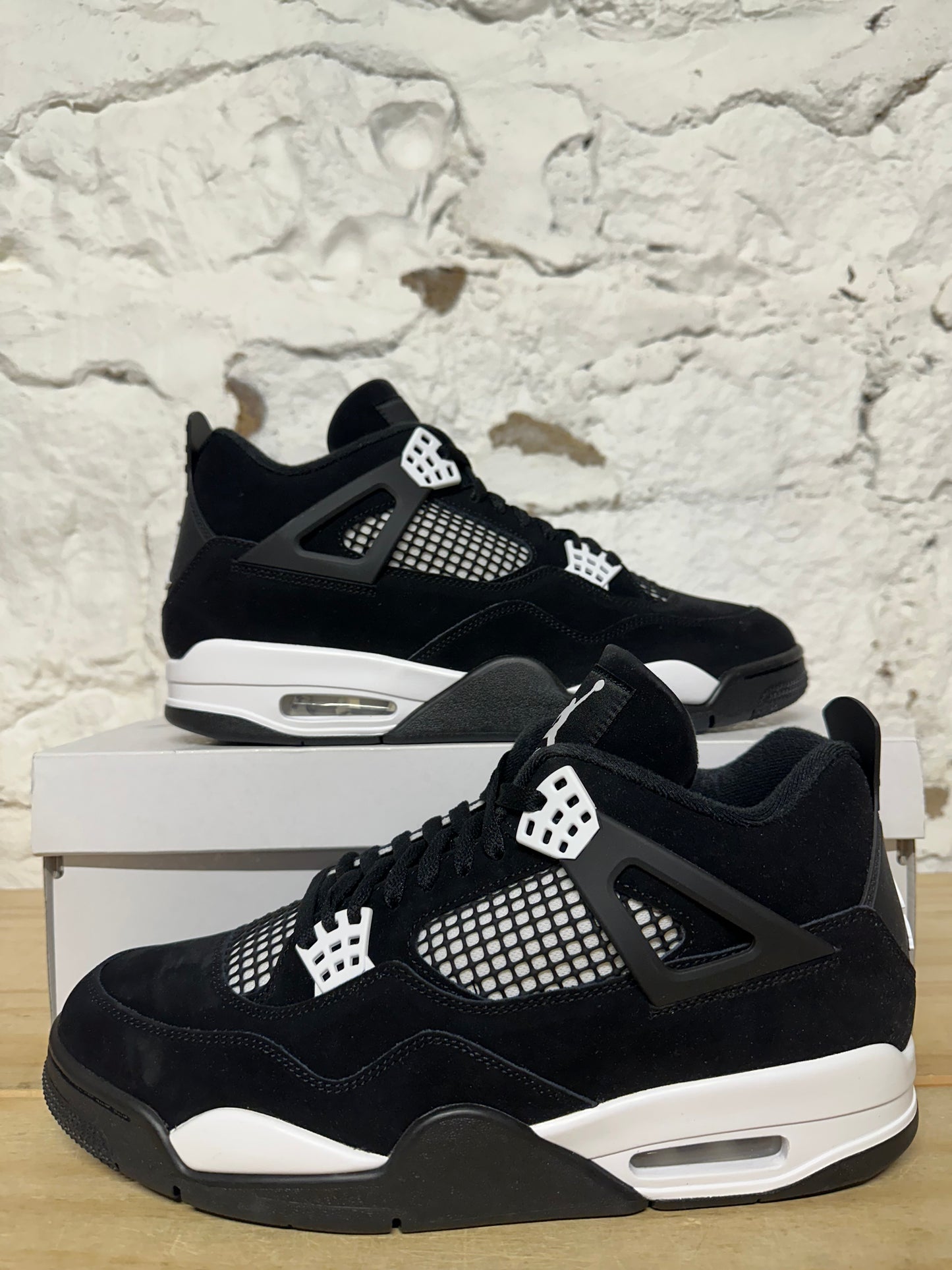 Air Jordan 4 White Thunder Sz 11.5 DS