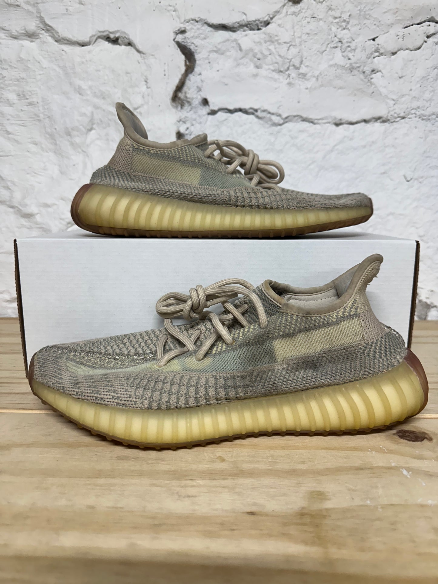 Yeezy 350 V2 Citrin Sz 8.5